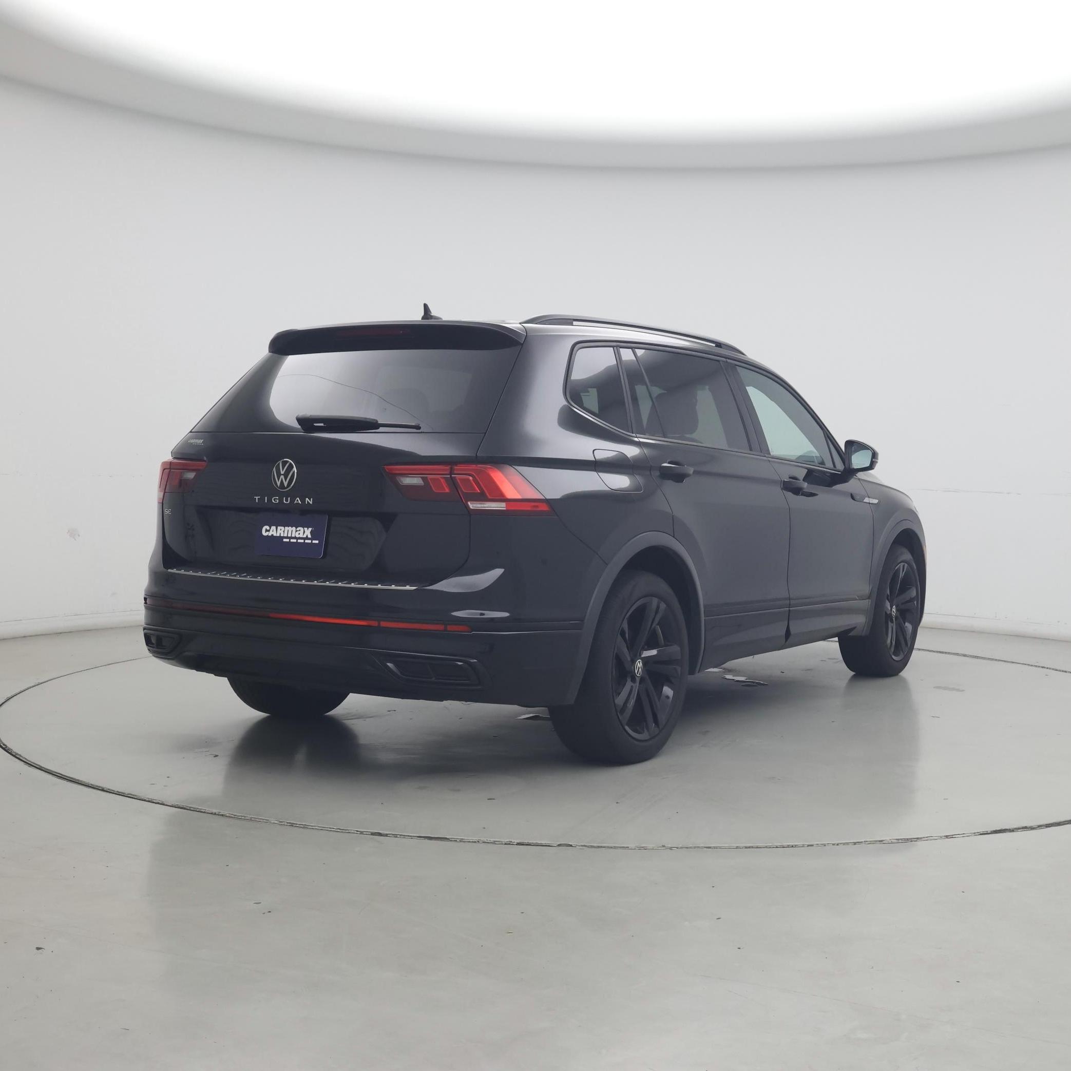 Thumbnail: 2023 Volkswagen Tiguan - 8
