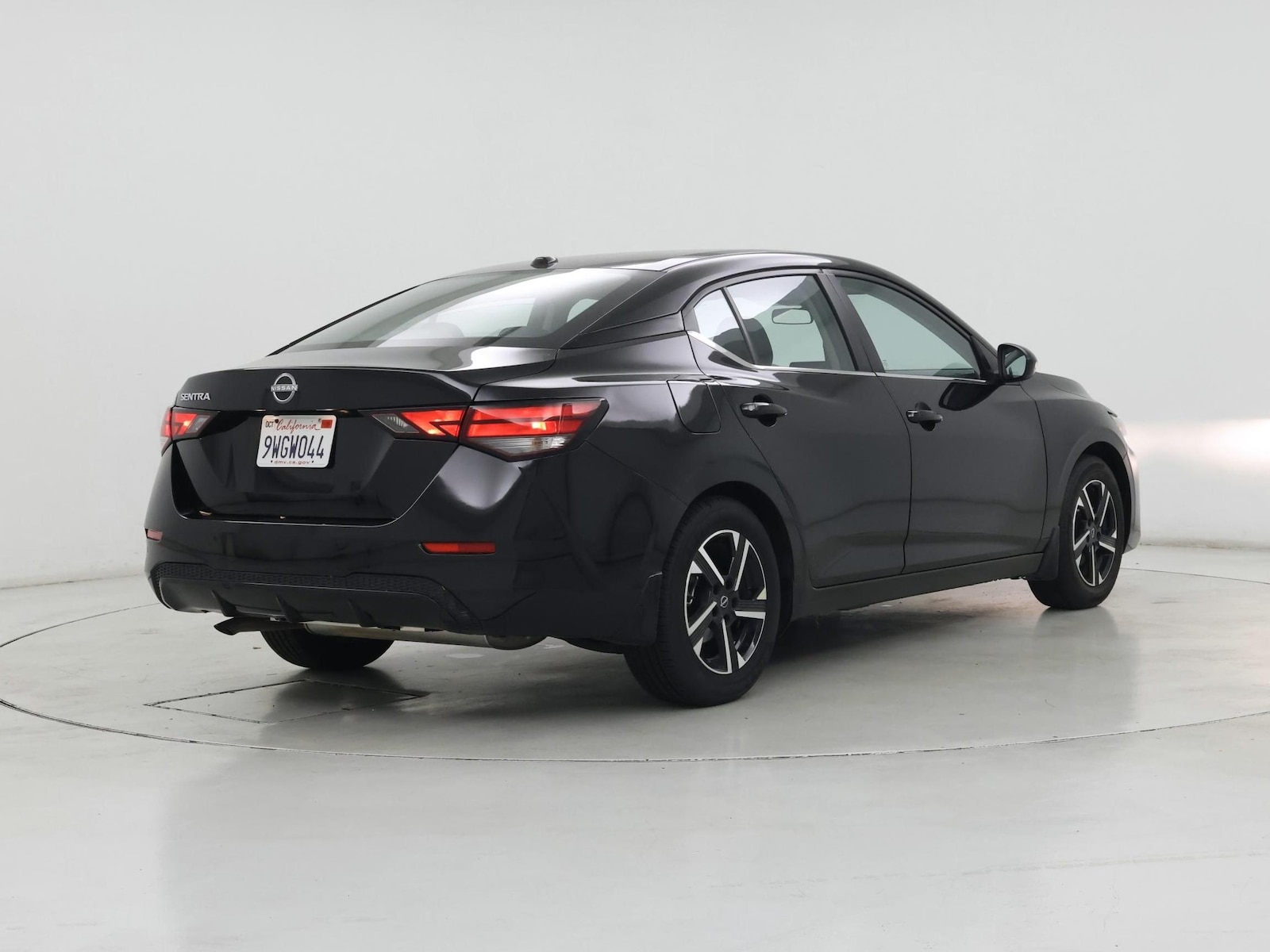 2025 Nissan Sentra SV - Photo 9