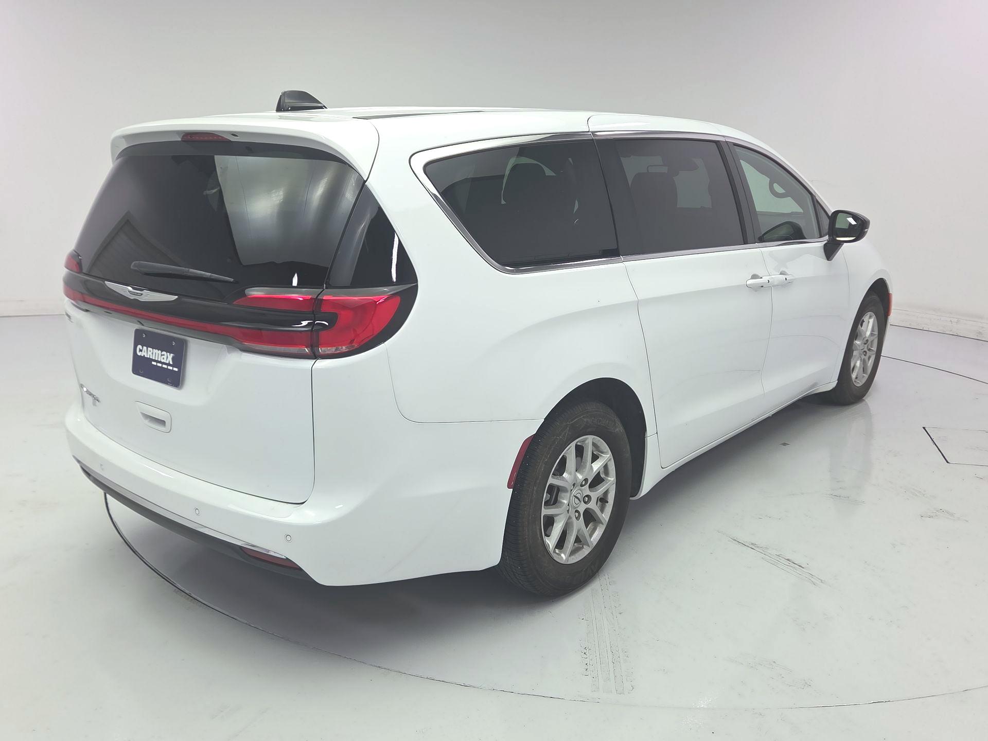 Thumbnail: 2025 Chrysler Pacifica - 5