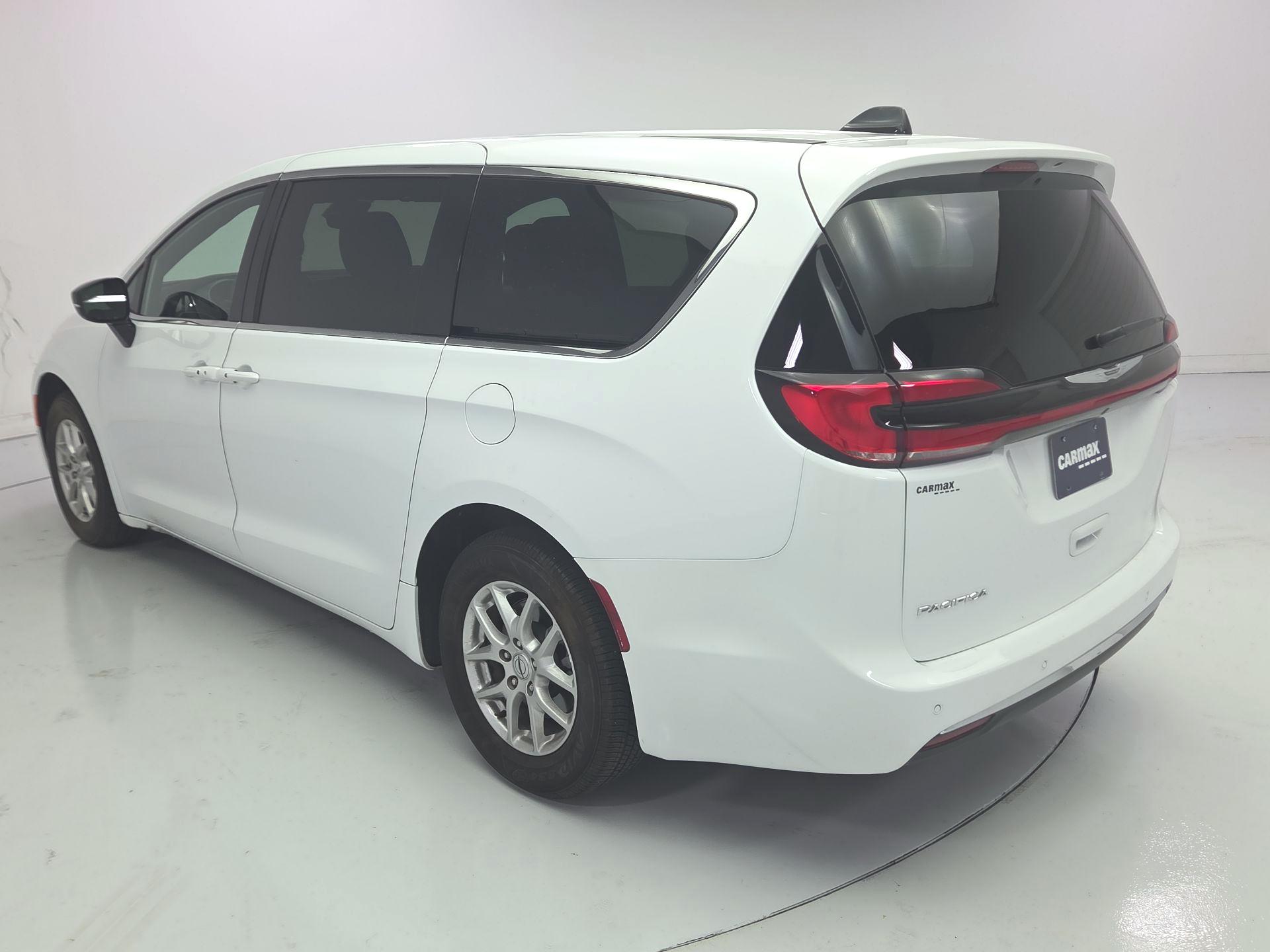 Thumbnail: 2025 Chrysler Pacifica - 7