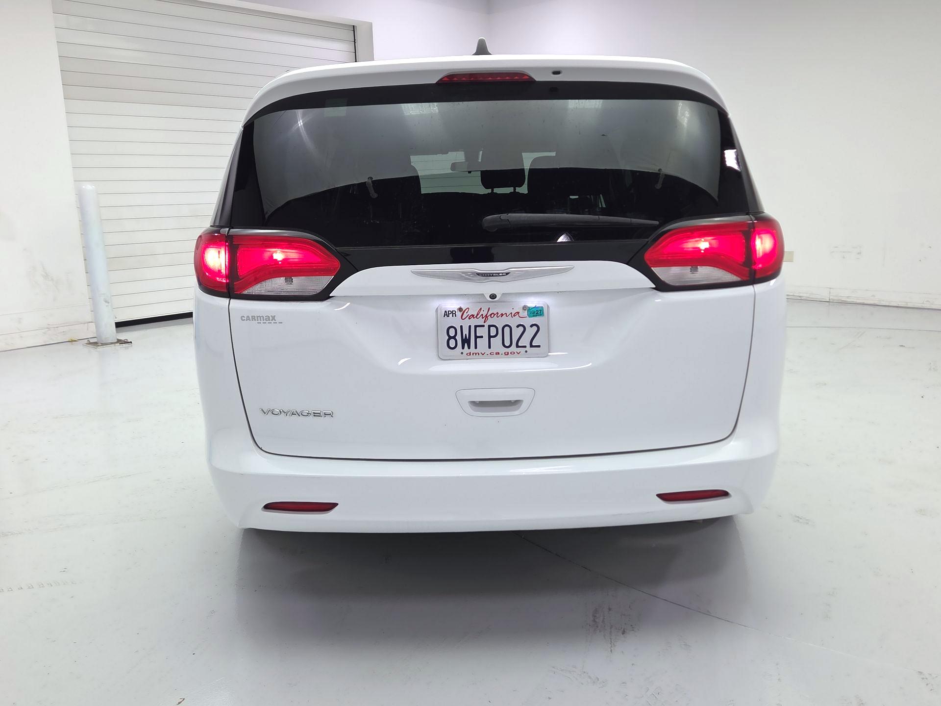 Thumbnail: 2021 Chrysler Voyager - 6