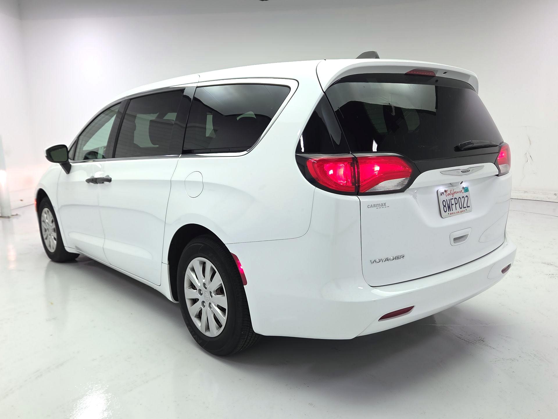 Thumbnail: 2021 Chrysler Voyager - 7