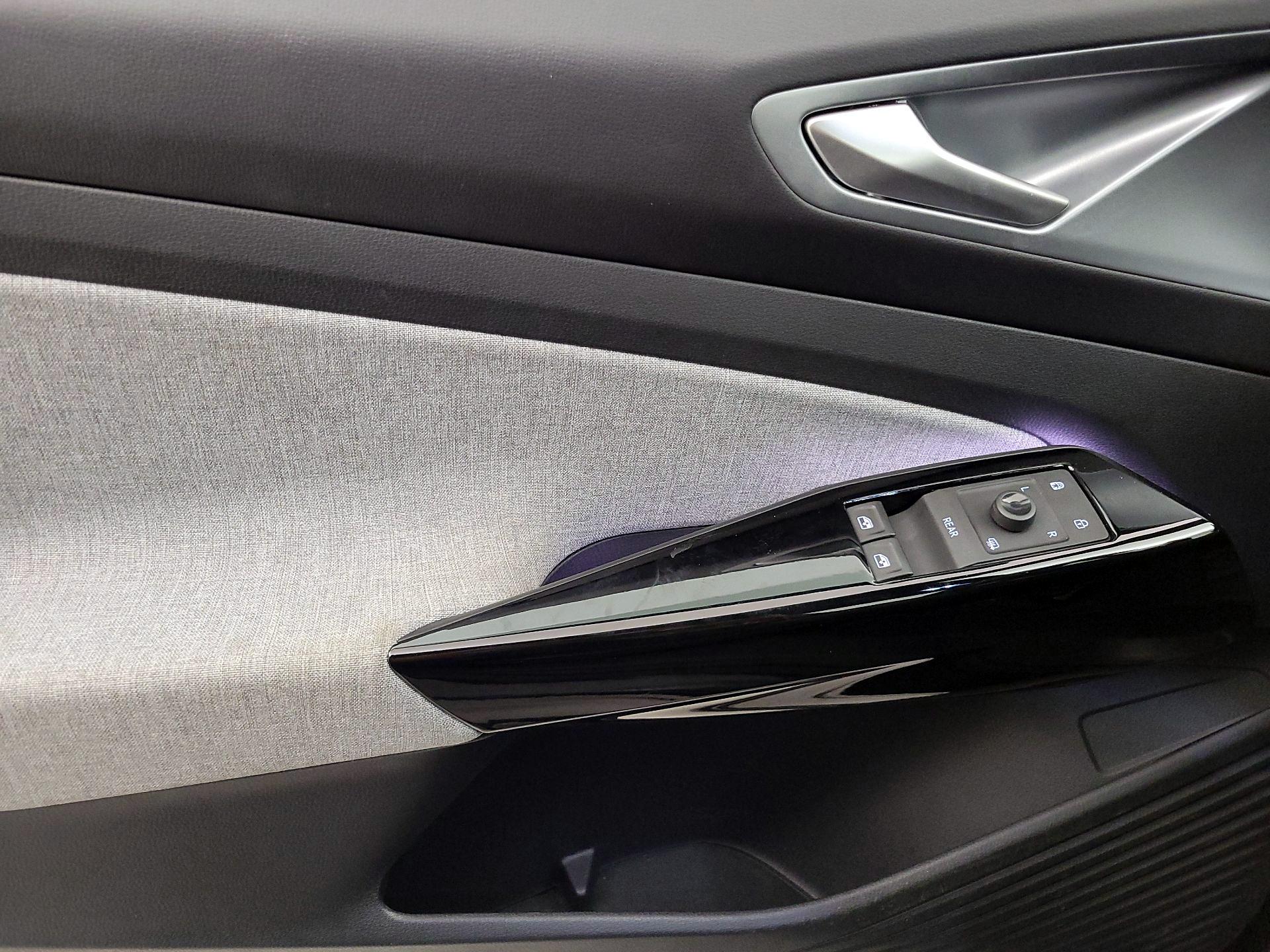 Thumbnail: 2023 Volkswagen ID.4 - 10