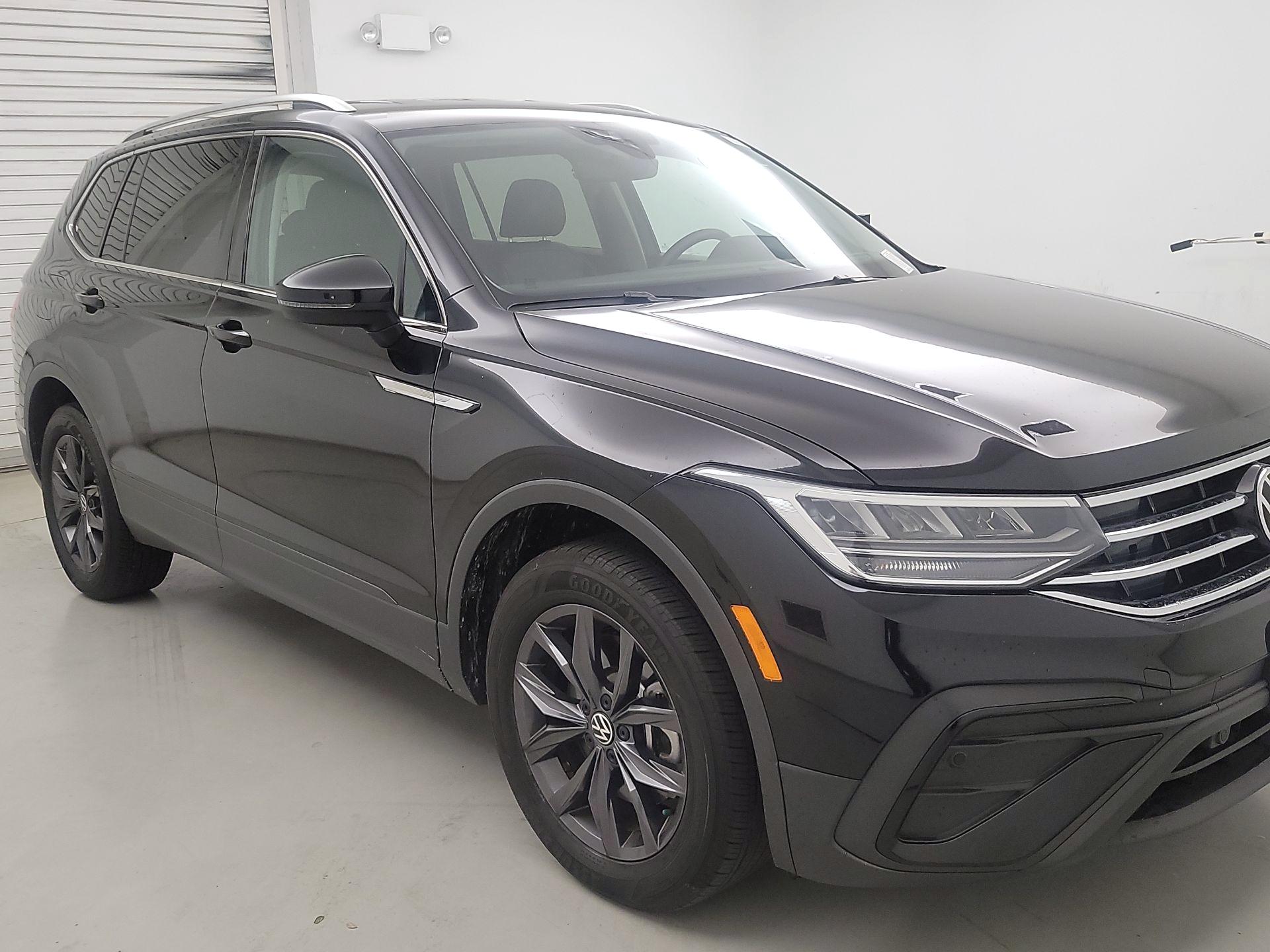Thumbnail: 2023 Volkswagen Tiguan - 1