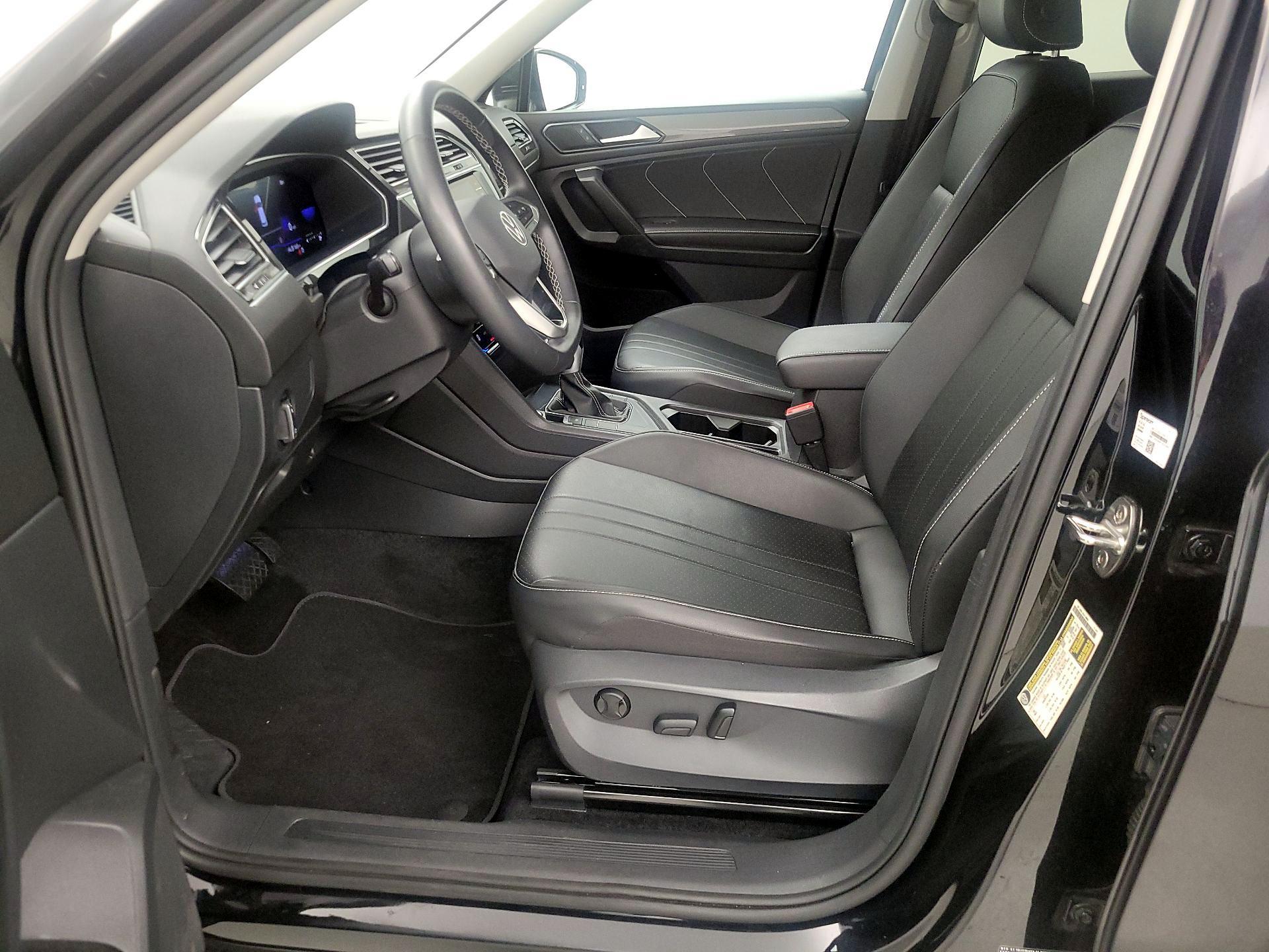 Thumbnail: 2023 Volkswagen Tiguan - 9