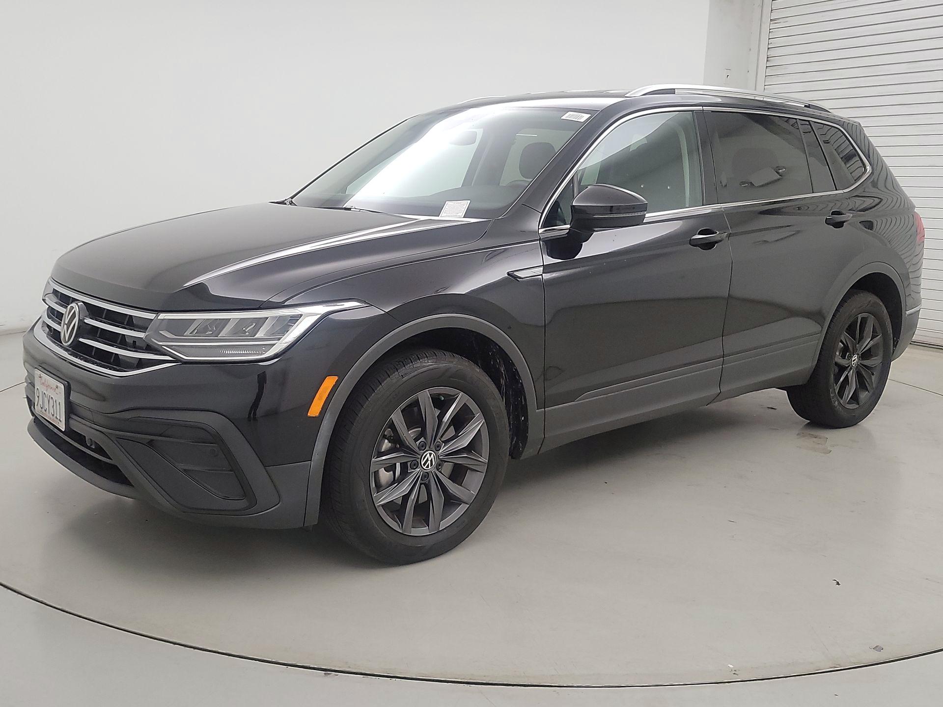 Thumbnail: 2023 Volkswagen Tiguan - 3