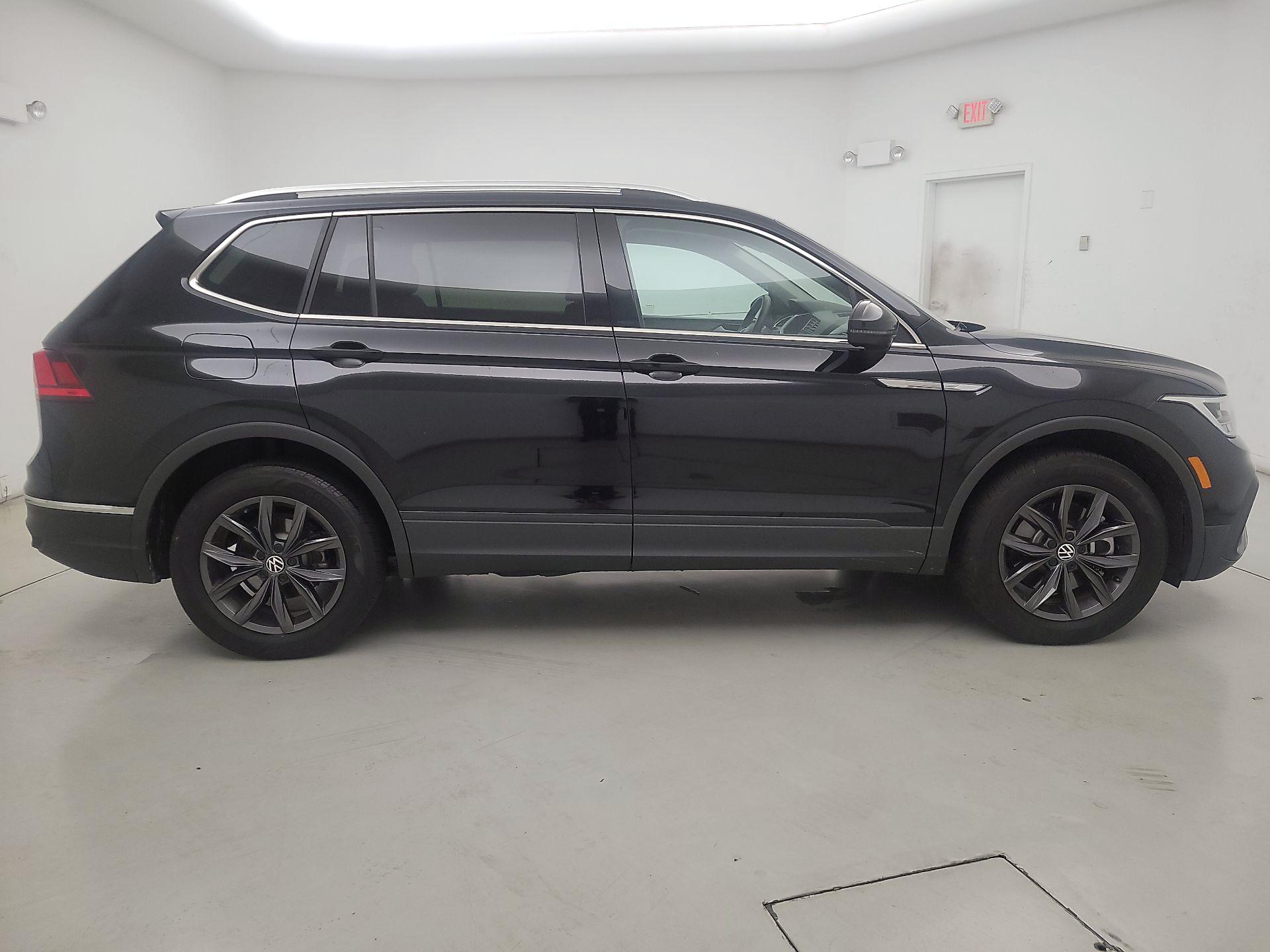 Thumbnail: 2023 Volkswagen Tiguan - 4
