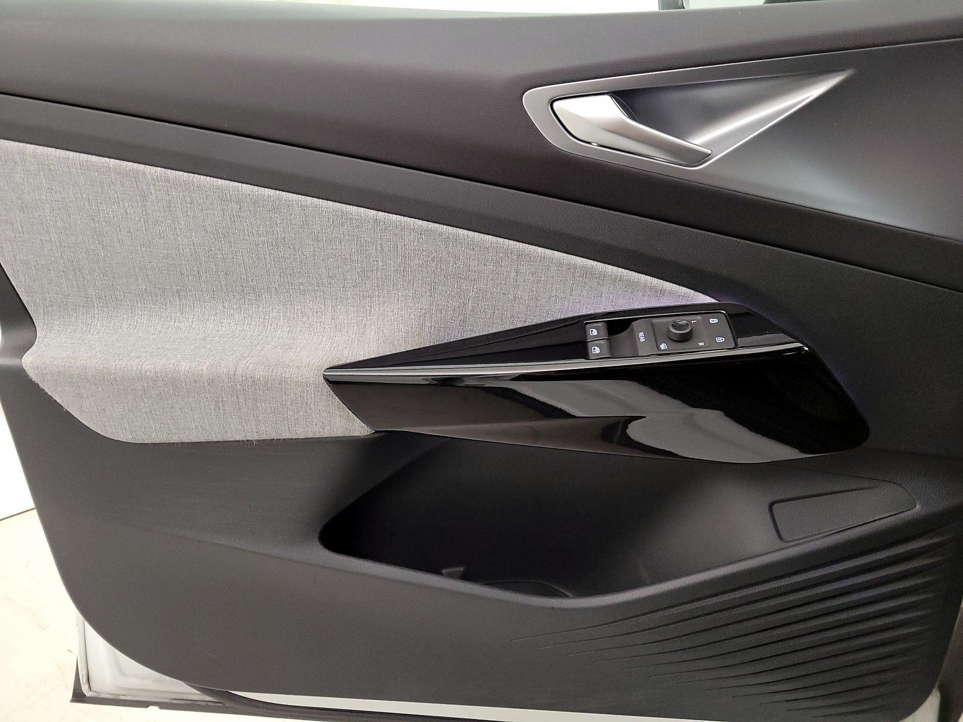 Thumbnail: 2023 Volkswagen ID.4 - 10