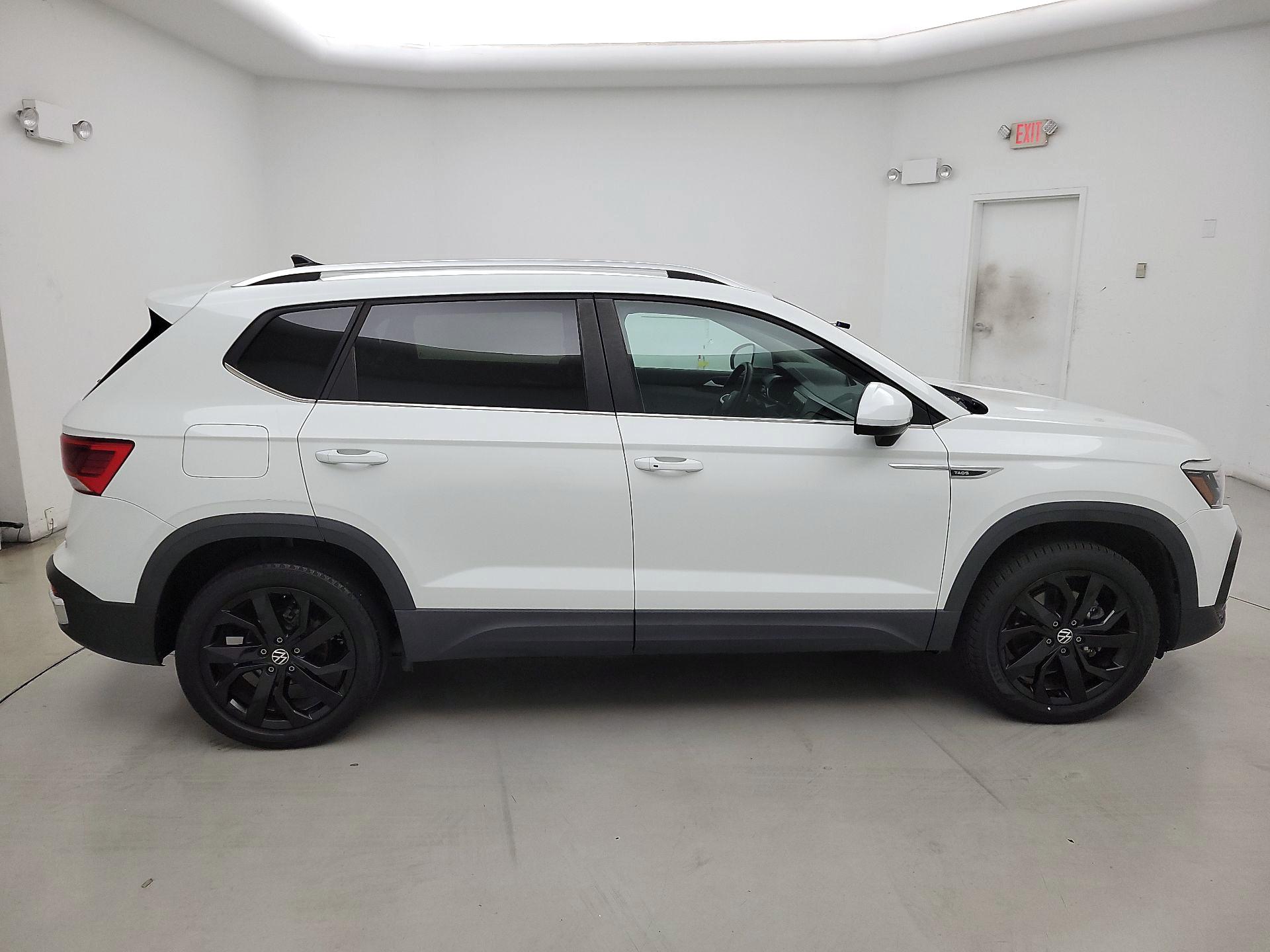 Thumbnail: 2023 Volkswagen Taos - 4
