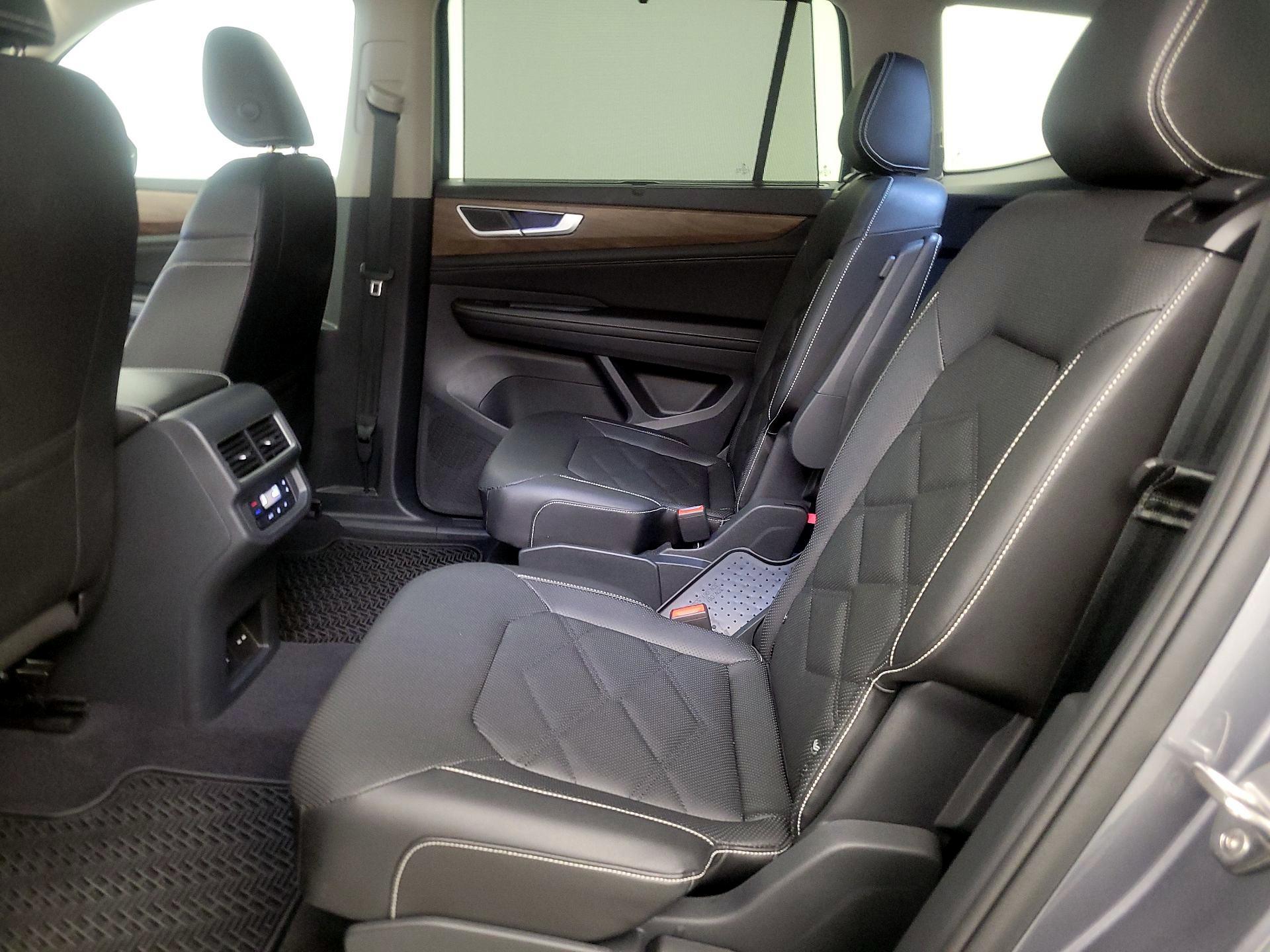 Thumbnail: 2024 Volkswagen Atlas - 18