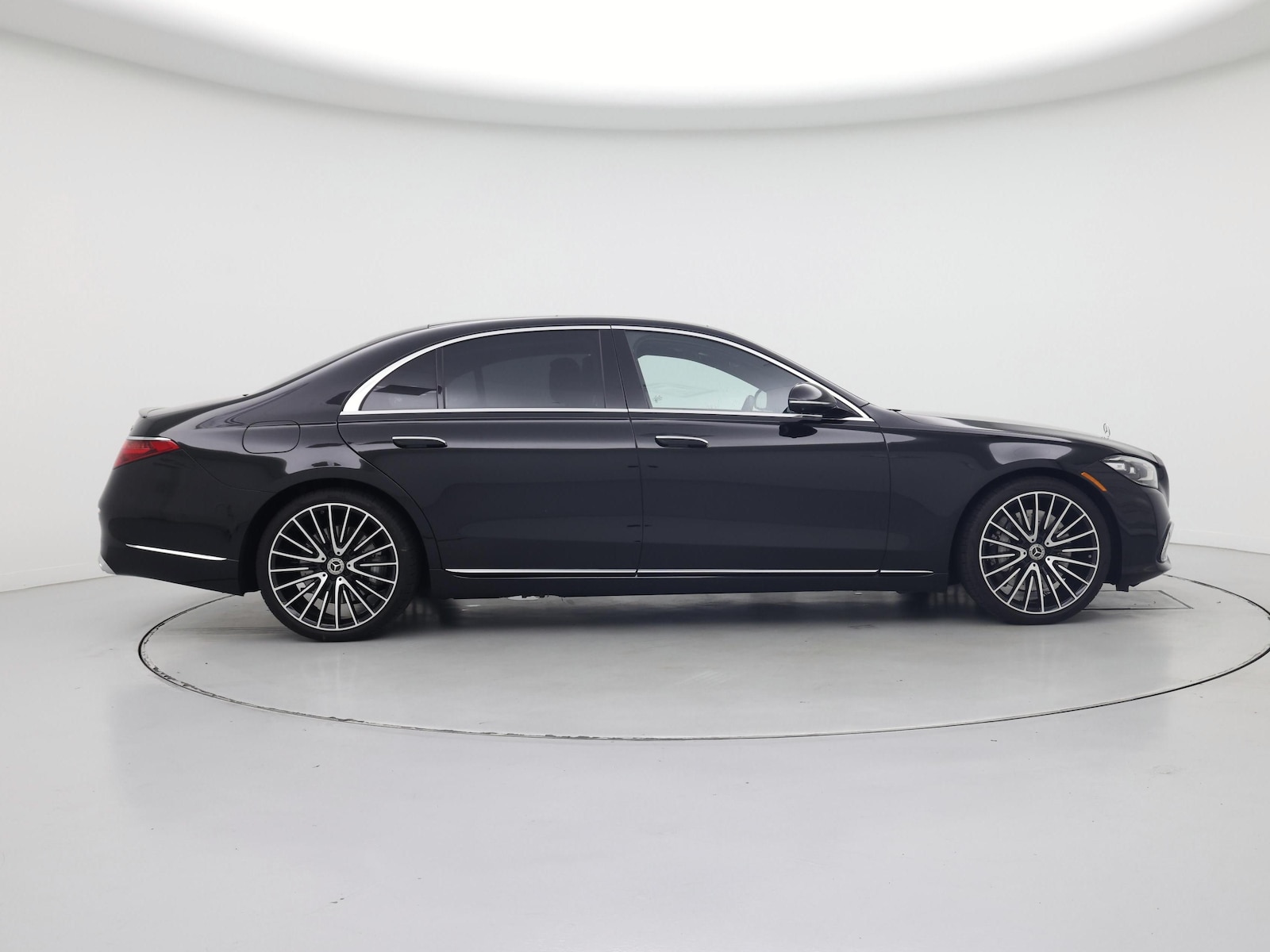 2025 Mercedes-Benz S-Class S 580e - Photo 8