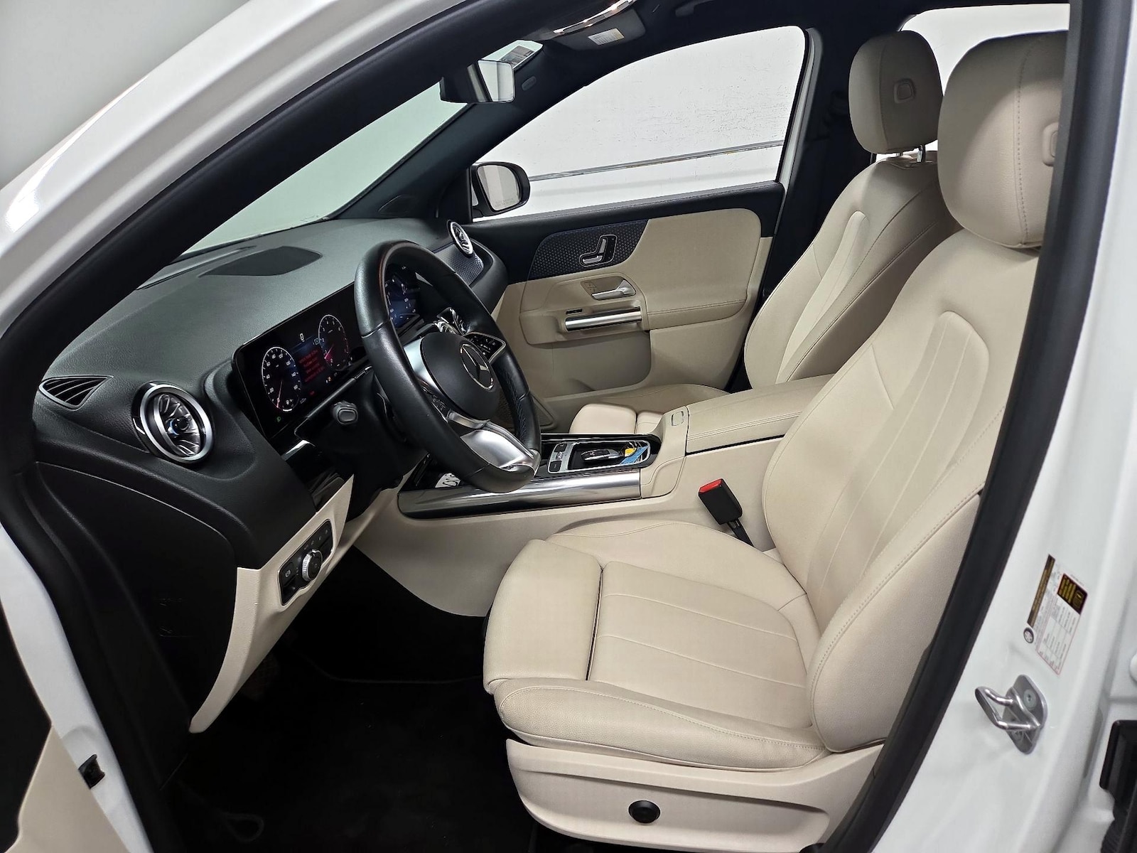 Side Airbags & Leatherette Seats