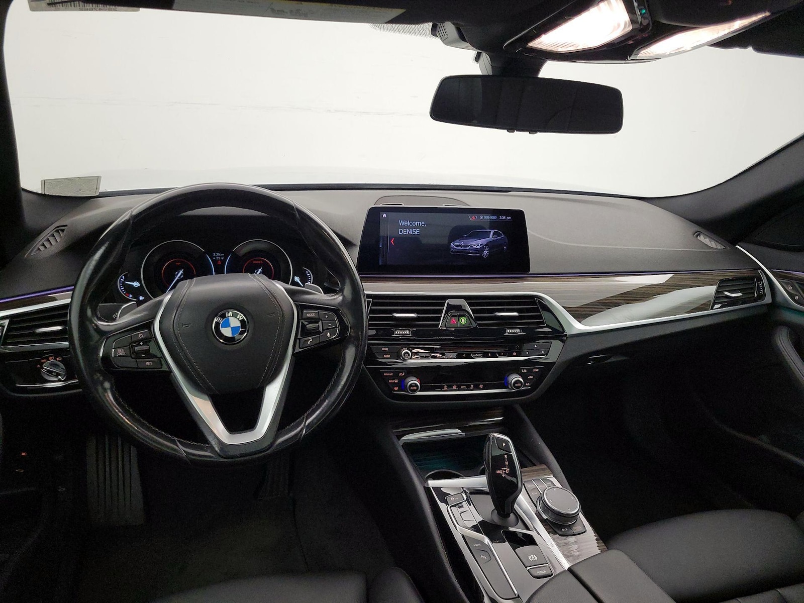 2019 BMW 5 Series 530e - Photo 10