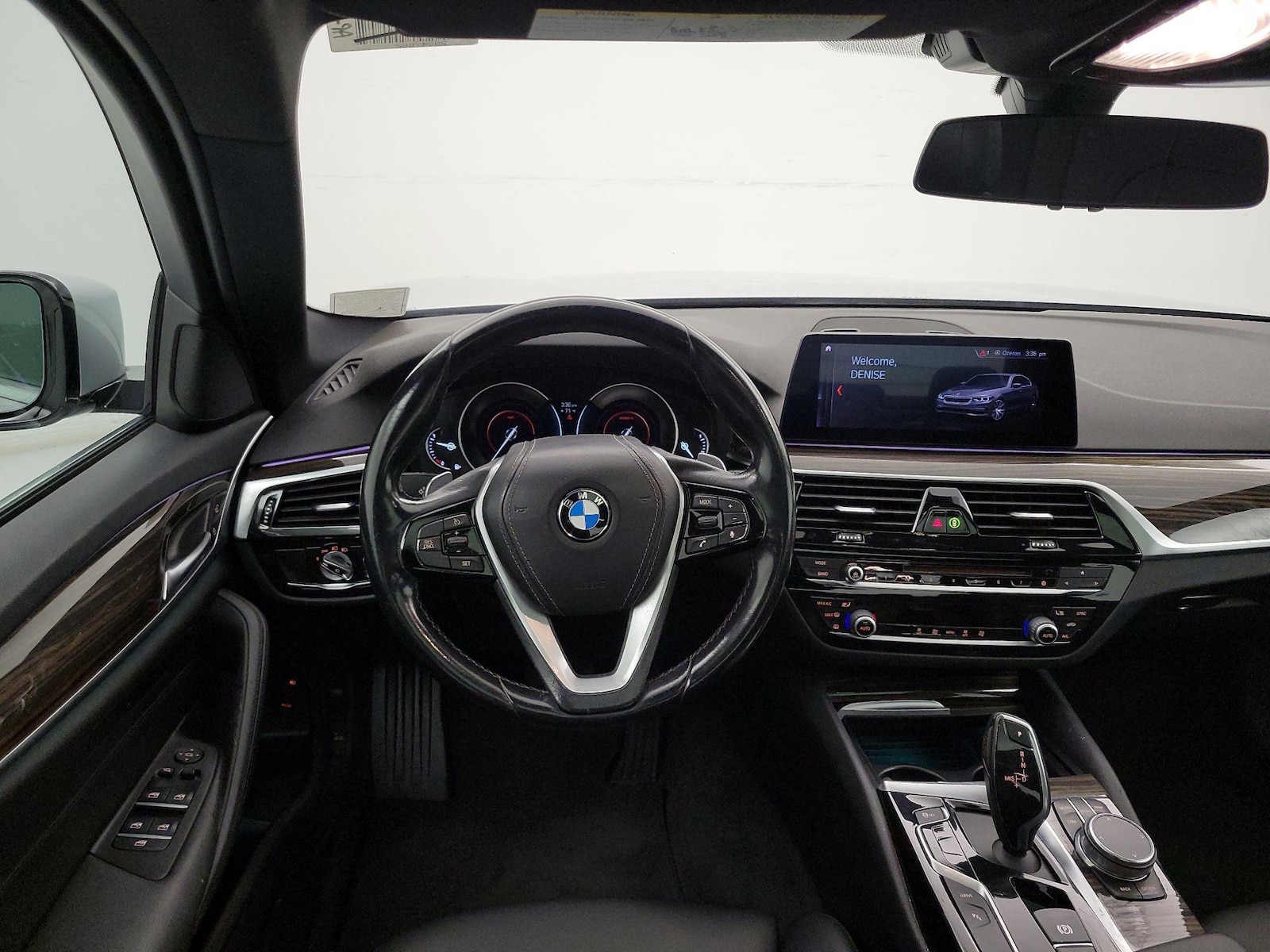 2019 BMW 5 Series 530e - Photo 11