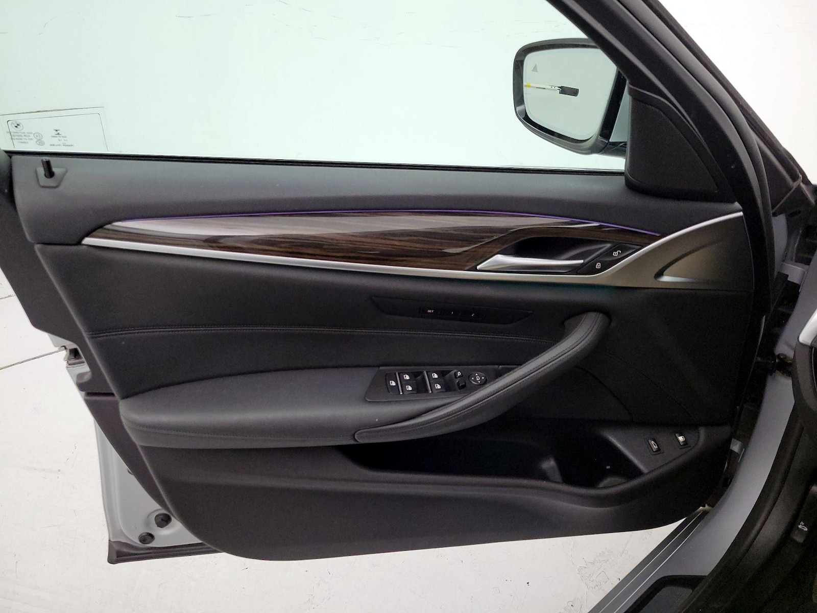2019 BMW 5 Series 530e - Photo 13