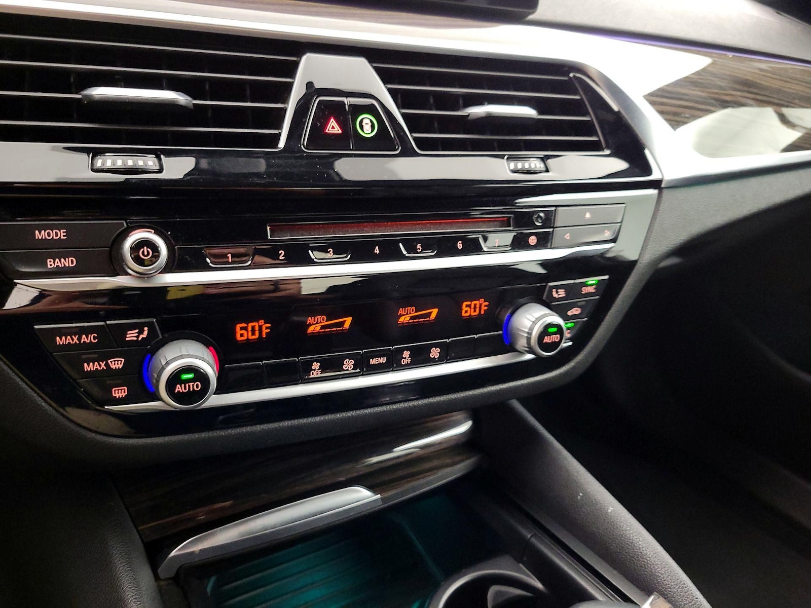 2019 BMW 5 Series 530e - Photo 18