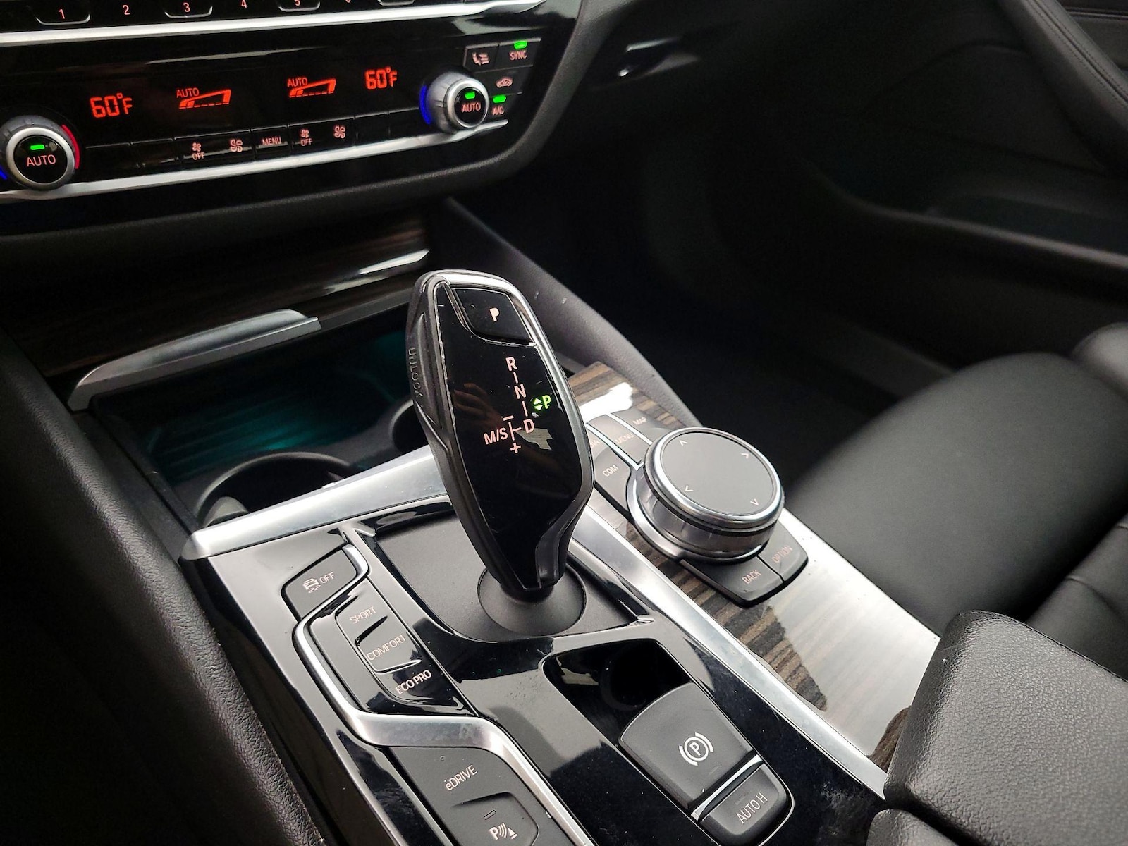2019 BMW 5 Series 530e - Photo 19
