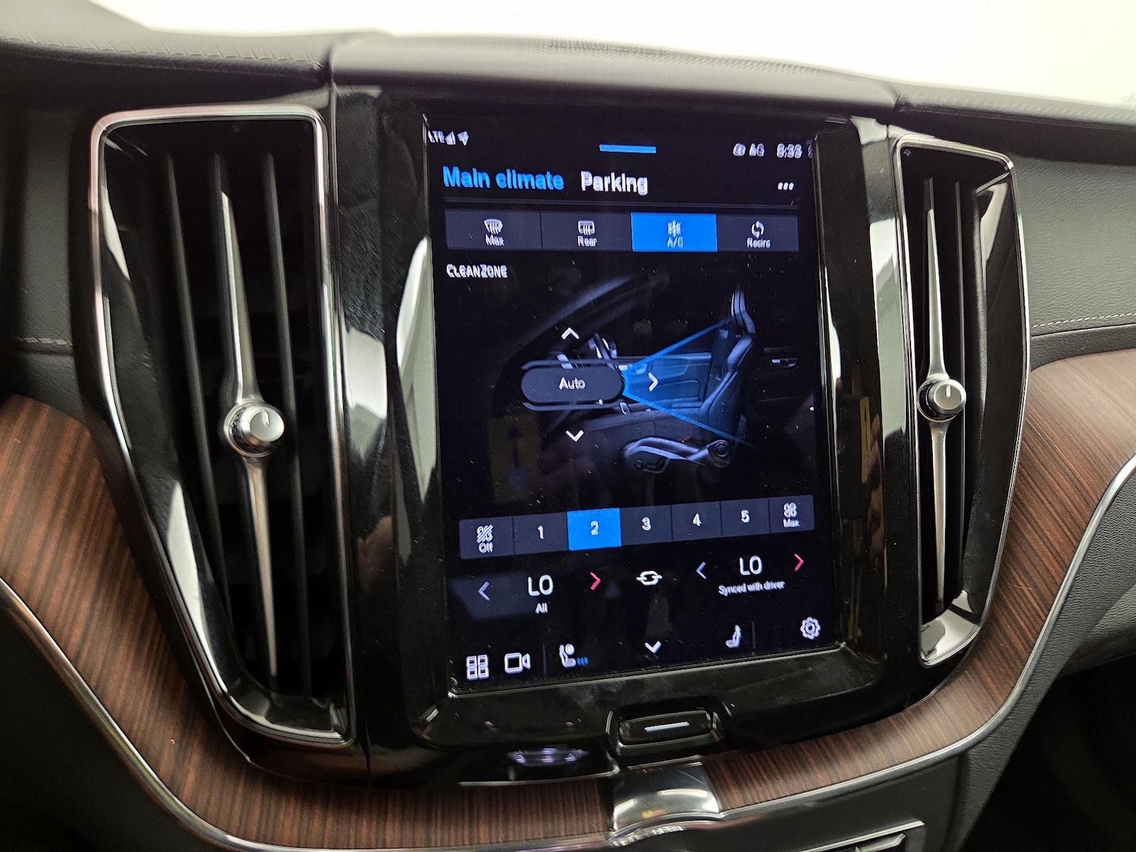 2023 Volvo XC60 Ultimate - Photo 18