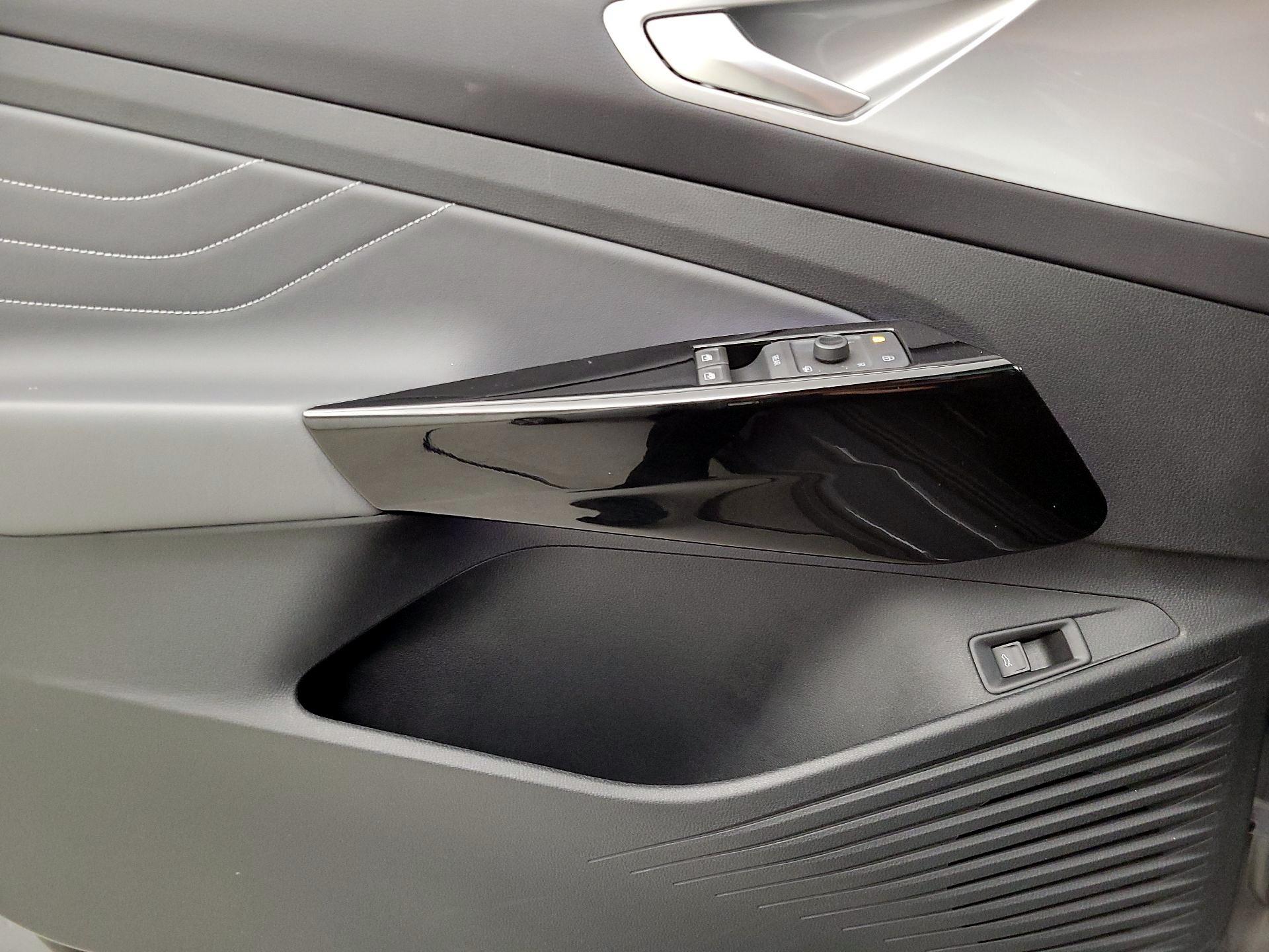 Thumbnail: 2023 Volkswagen ID.4 - 10