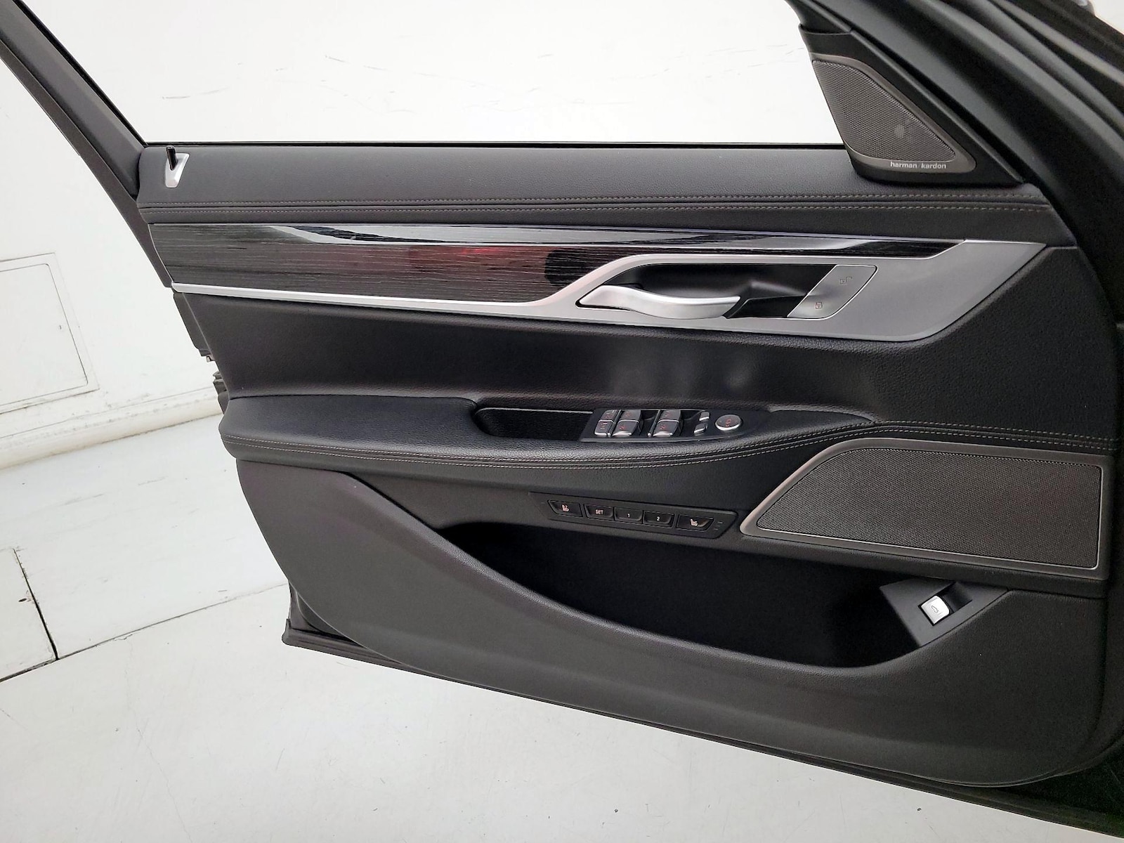 2022 BMW 7 Series 740i - Photo 13