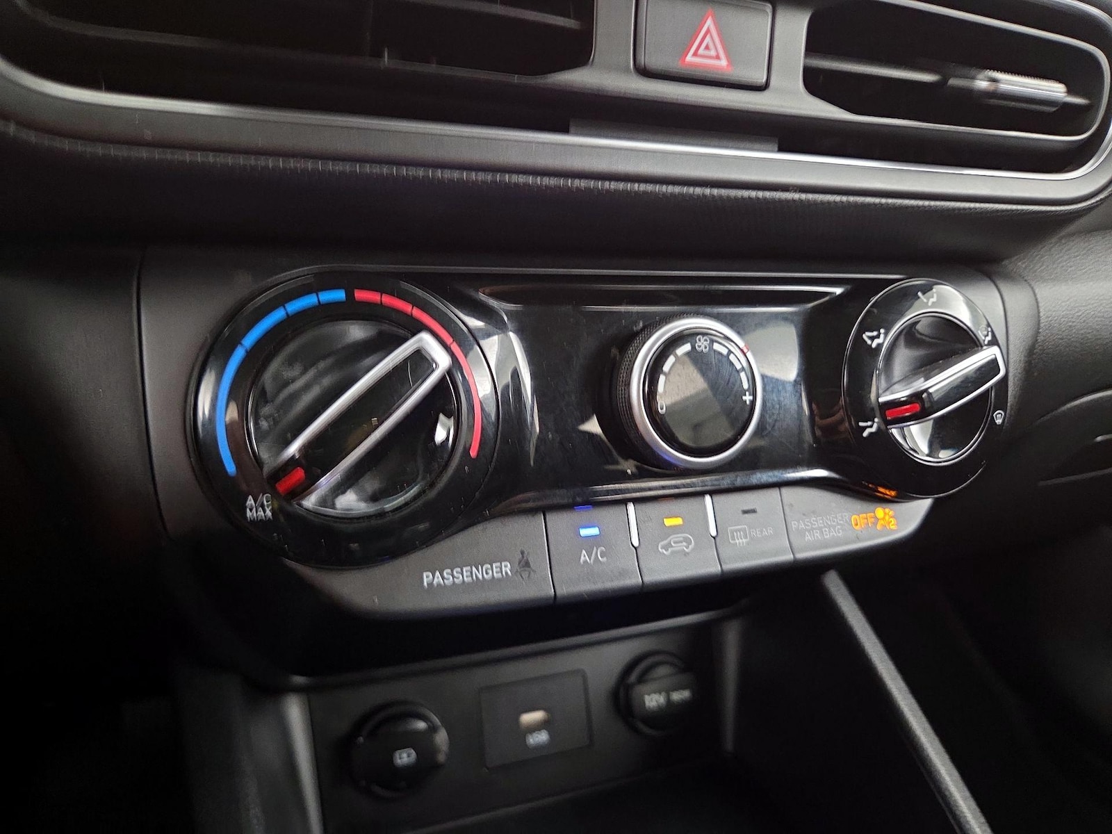 2023 Hyundai Kona SEL - Photo 17