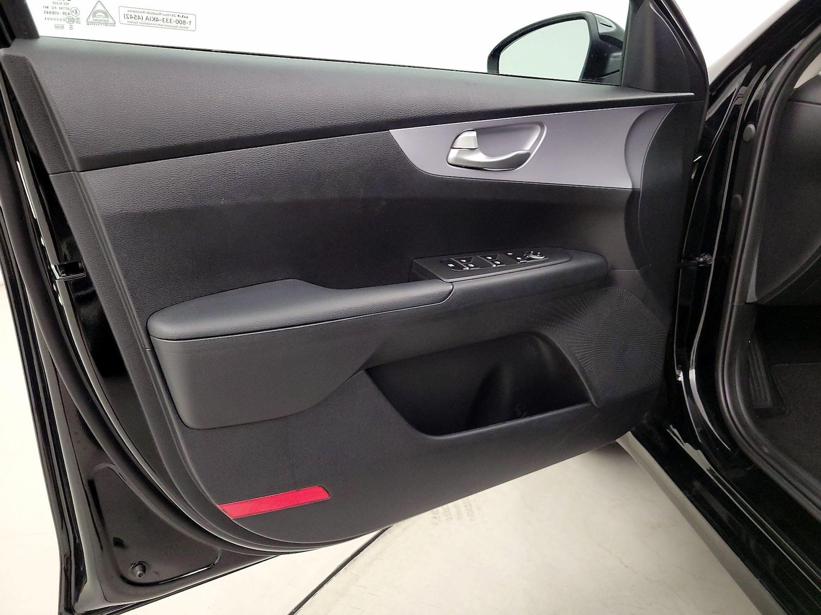 2024 Kia Forte LXS - Photo 11