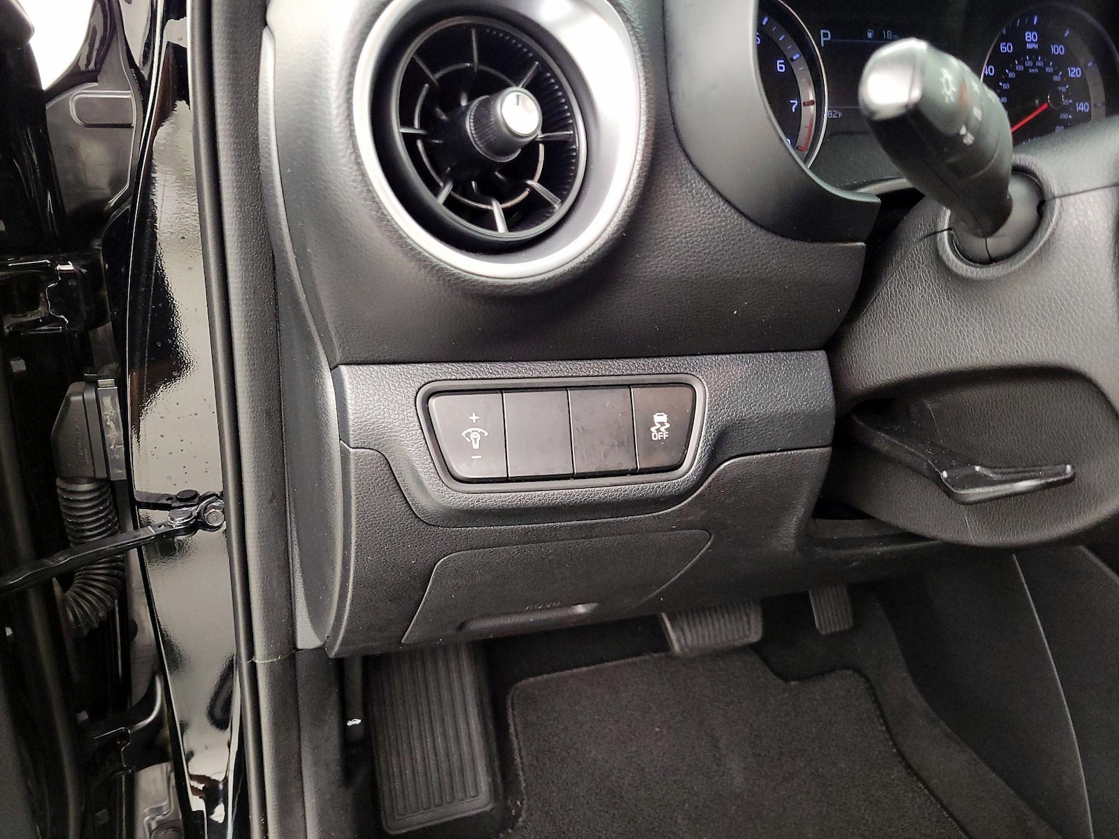 2024 Kia Forte LXS - Photo 12