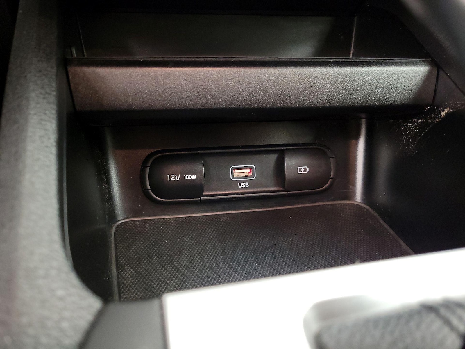 2024 Kia Forte LXS - Photo 17