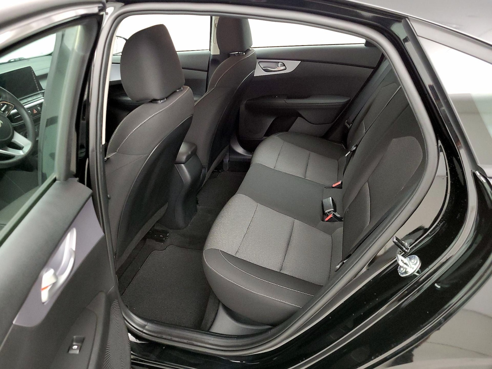 2024 Kia Forte LXS - Photo 18