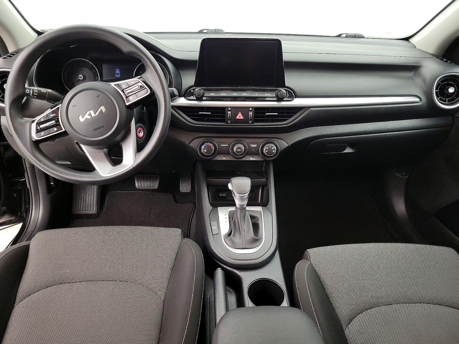 2024 Kia Forte LXS - Photo 8