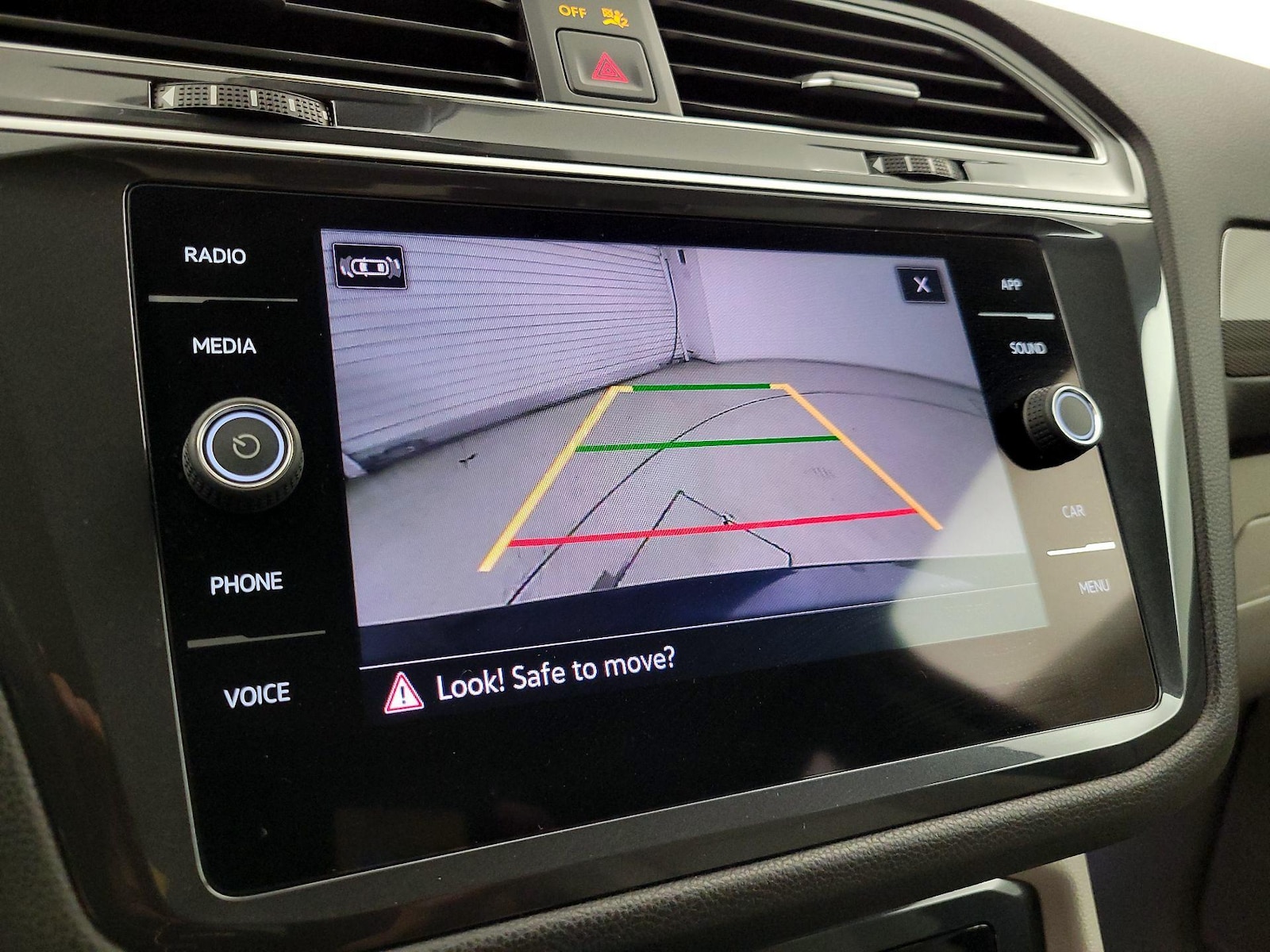 2023 Volkswagen Tiguan SE - Photo 13