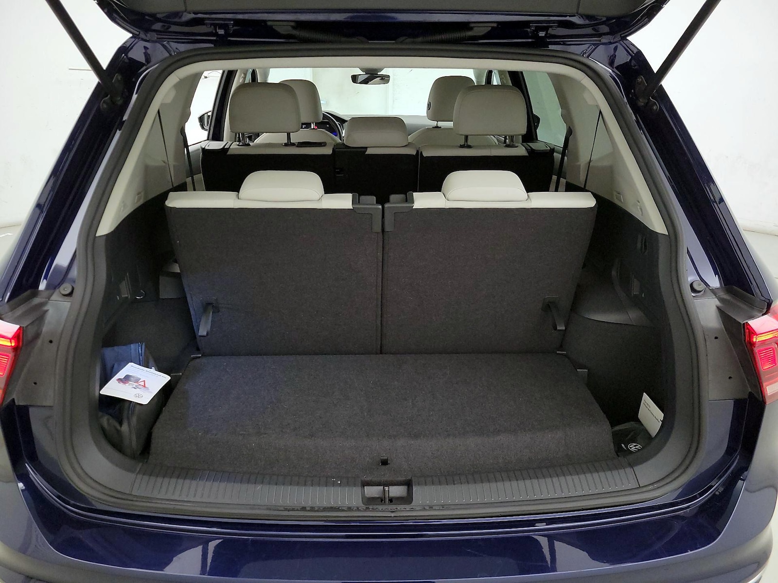 2023 Volkswagen Tiguan SE - Photo 18