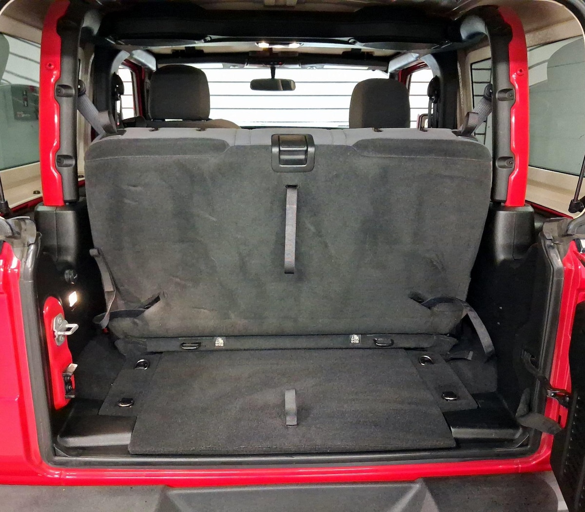 Trunk/Cargo (Seats Up)