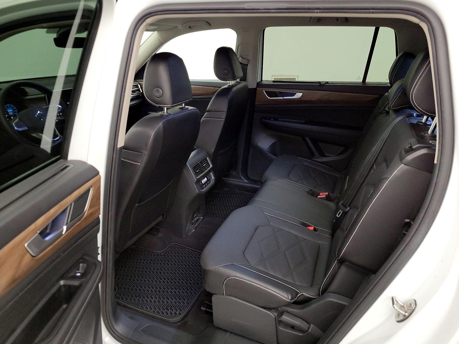 Thumbnail: 2024 Volkswagen Atlas - 18