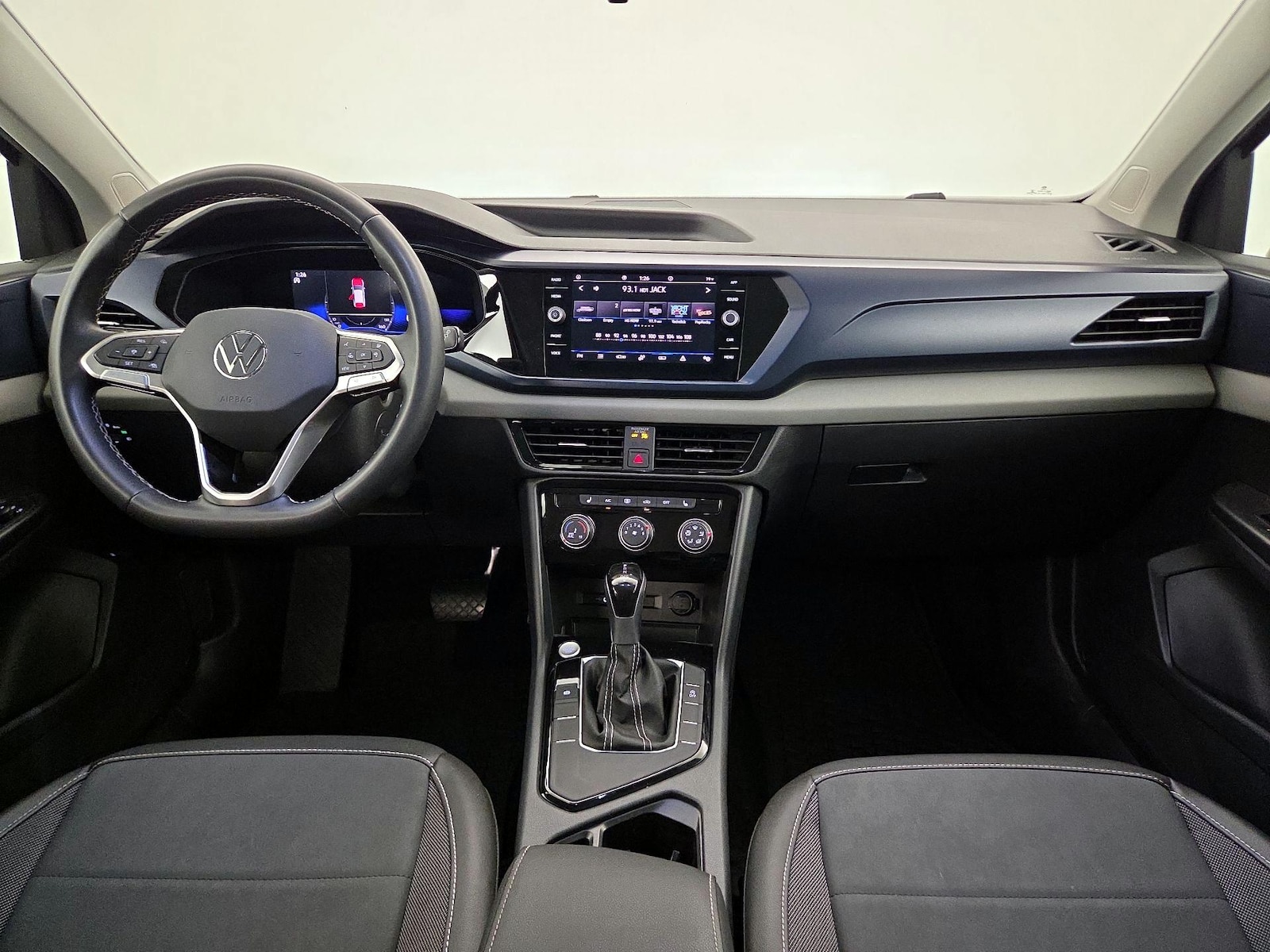 2023 Volkswagen Taos SE - Photo 10