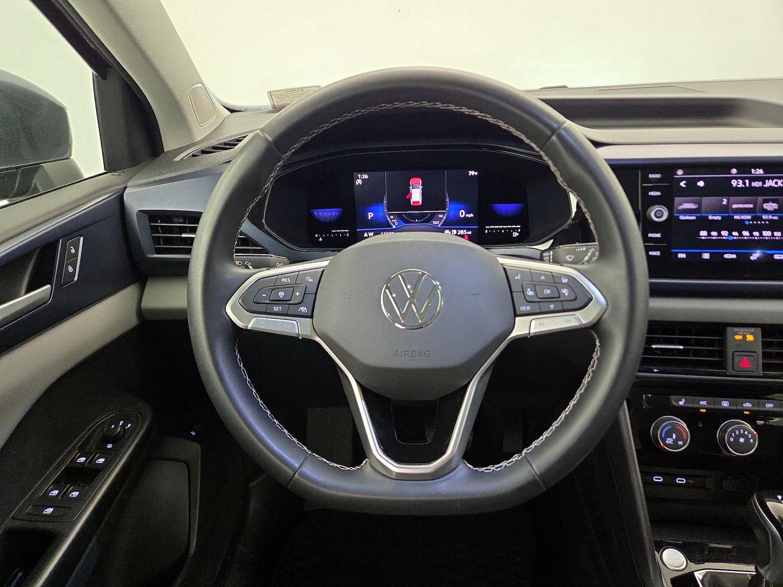 2023 Volkswagen Taos SE - Photo 11