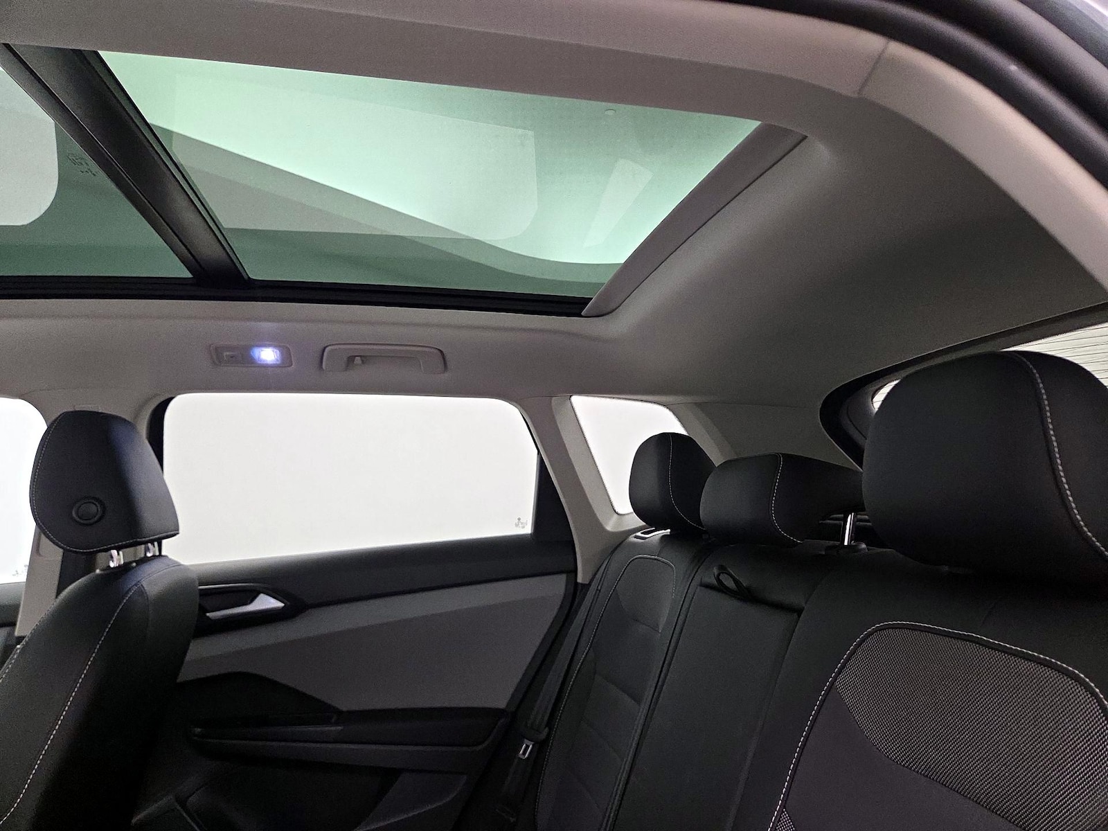 2023 Volkswagen Taos SE - Photo 24