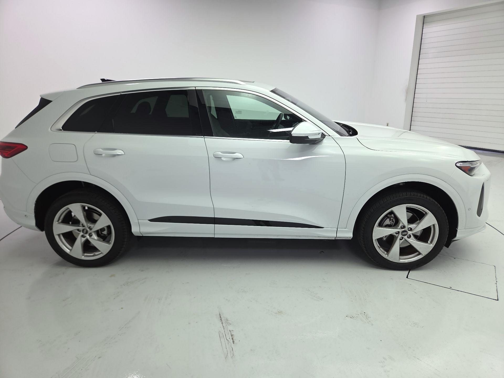 Thumbnail: 2025 Audi Q5 - 4
