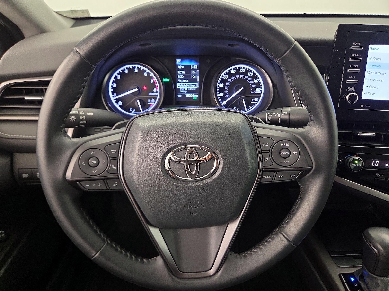 2023 Toyota Camry SE - Photo 11