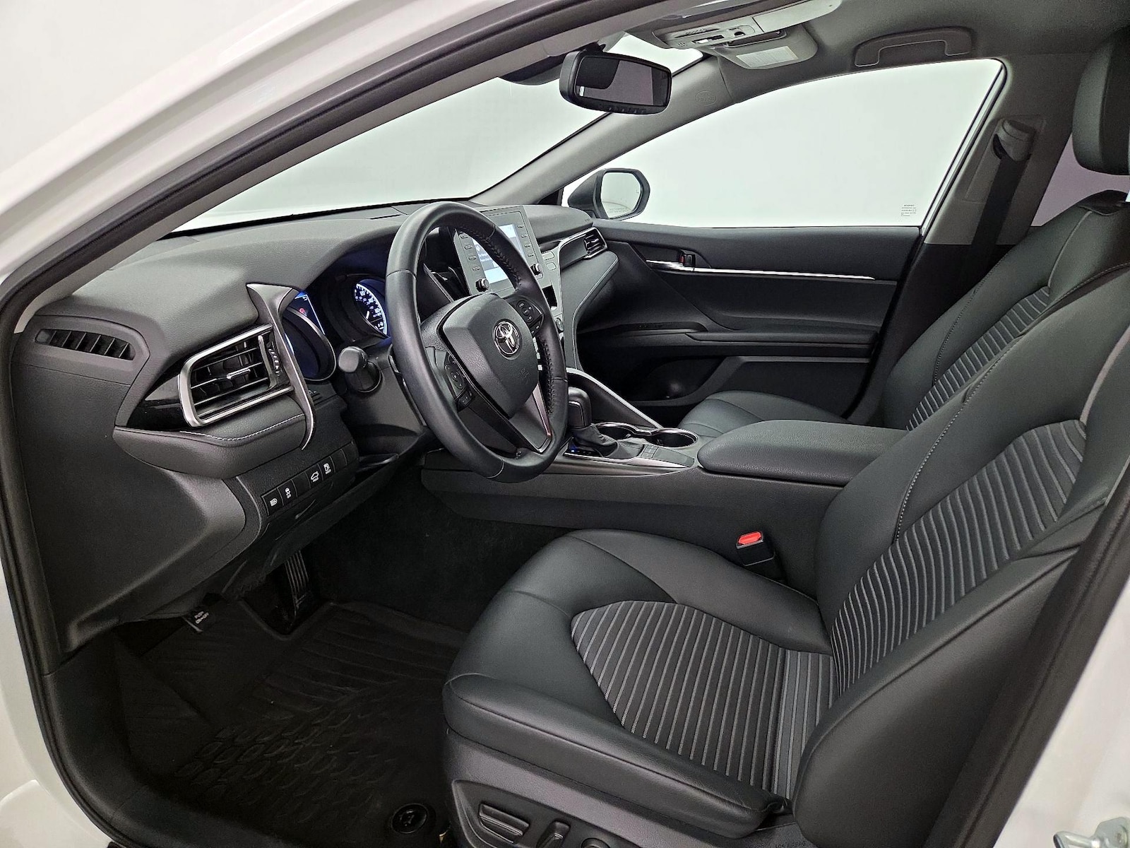 2023 Toyota Camry SE - Photo 12