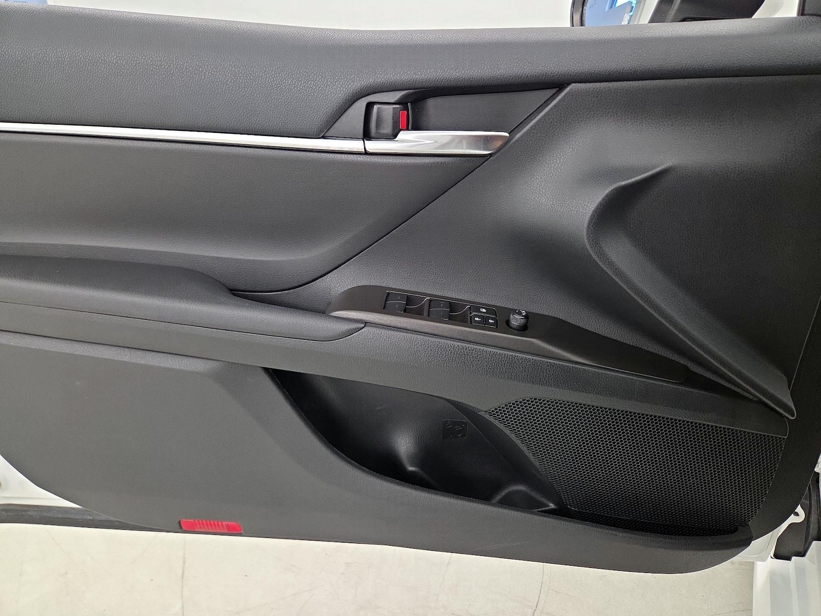 2023 Toyota Camry SE - Photo 13