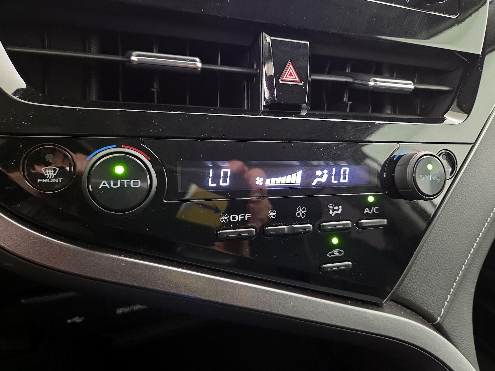 2023 Toyota Camry SE - Photo 17