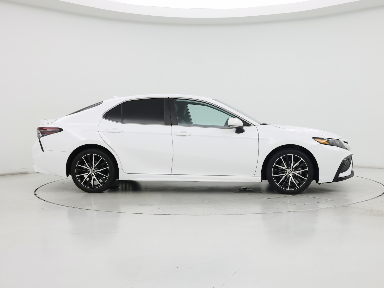 2023 Toyota Camry SE - Photo 8