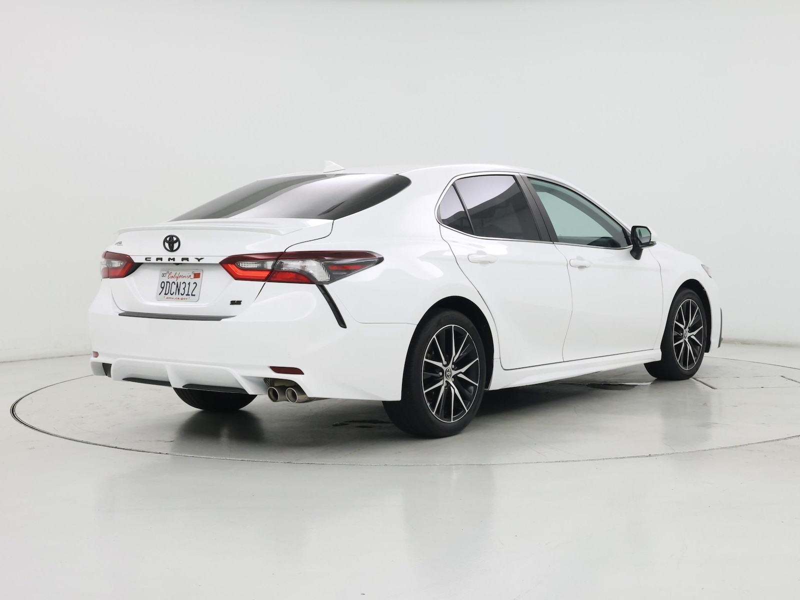 2023 Toyota Camry SE - Photo 9