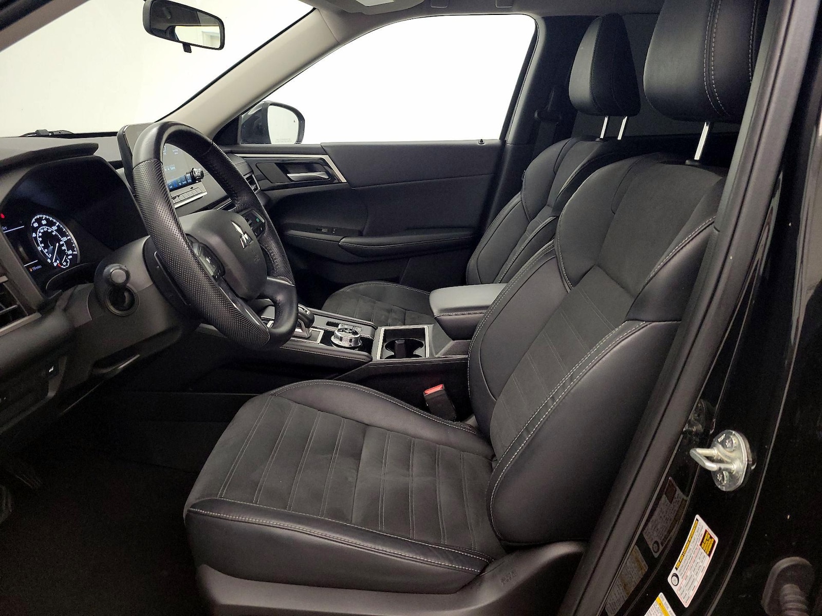 2023 Mitsubishi Outlander SE - Photo 12