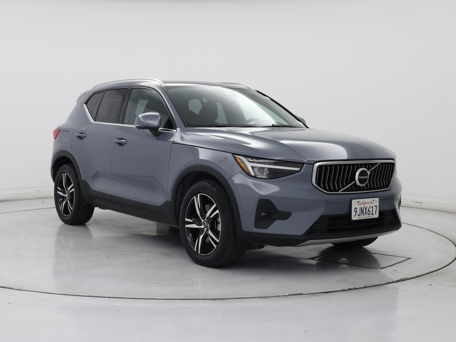 2023 Volvo XC40 Plus - Photo 2
