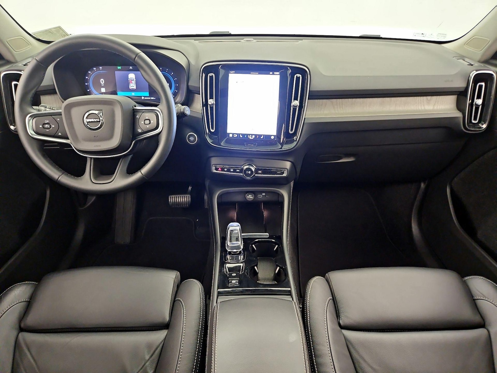 2023 Volvo XC40 Plus - Photo 10
