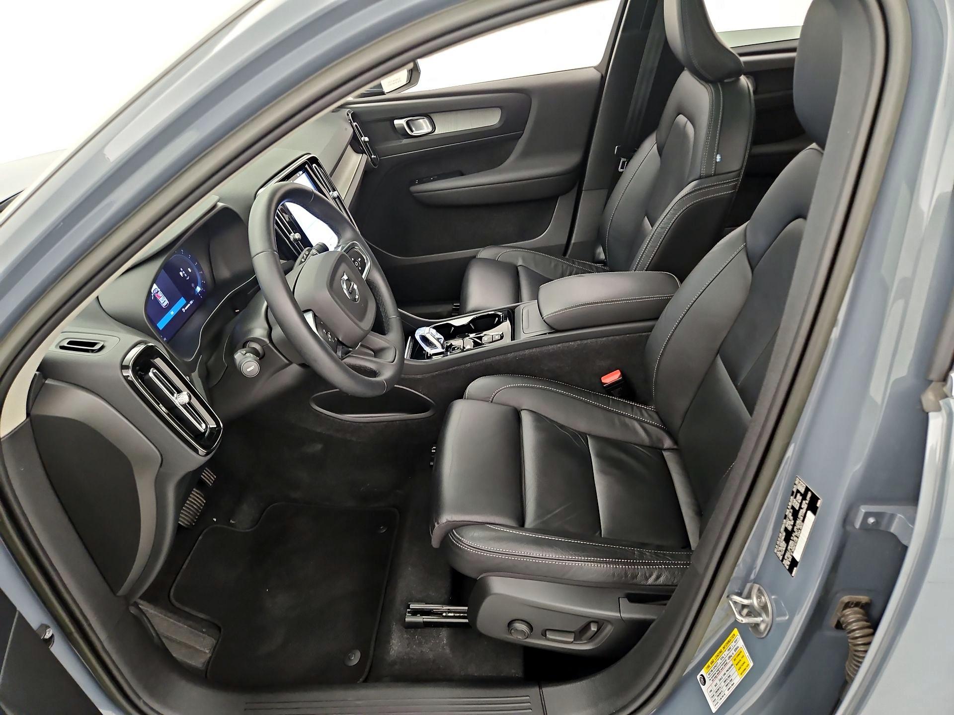 Thumbnail: 2023 Volvo XC40 - 11