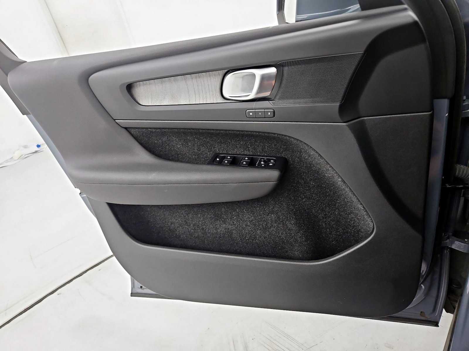 2023 Volvo XC40 Plus - Photo 13