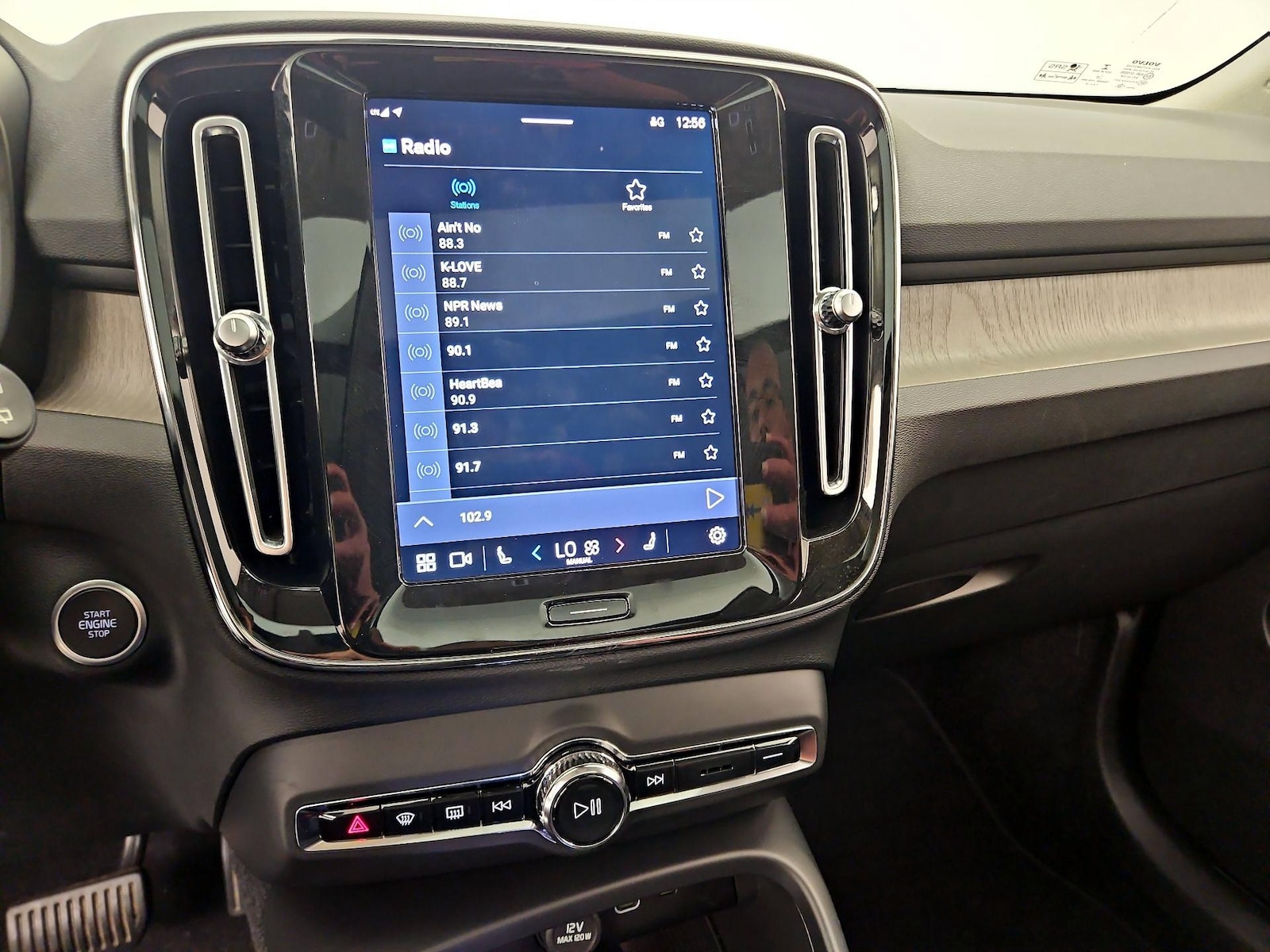2023 Volvo XC40 Plus - Photo 17